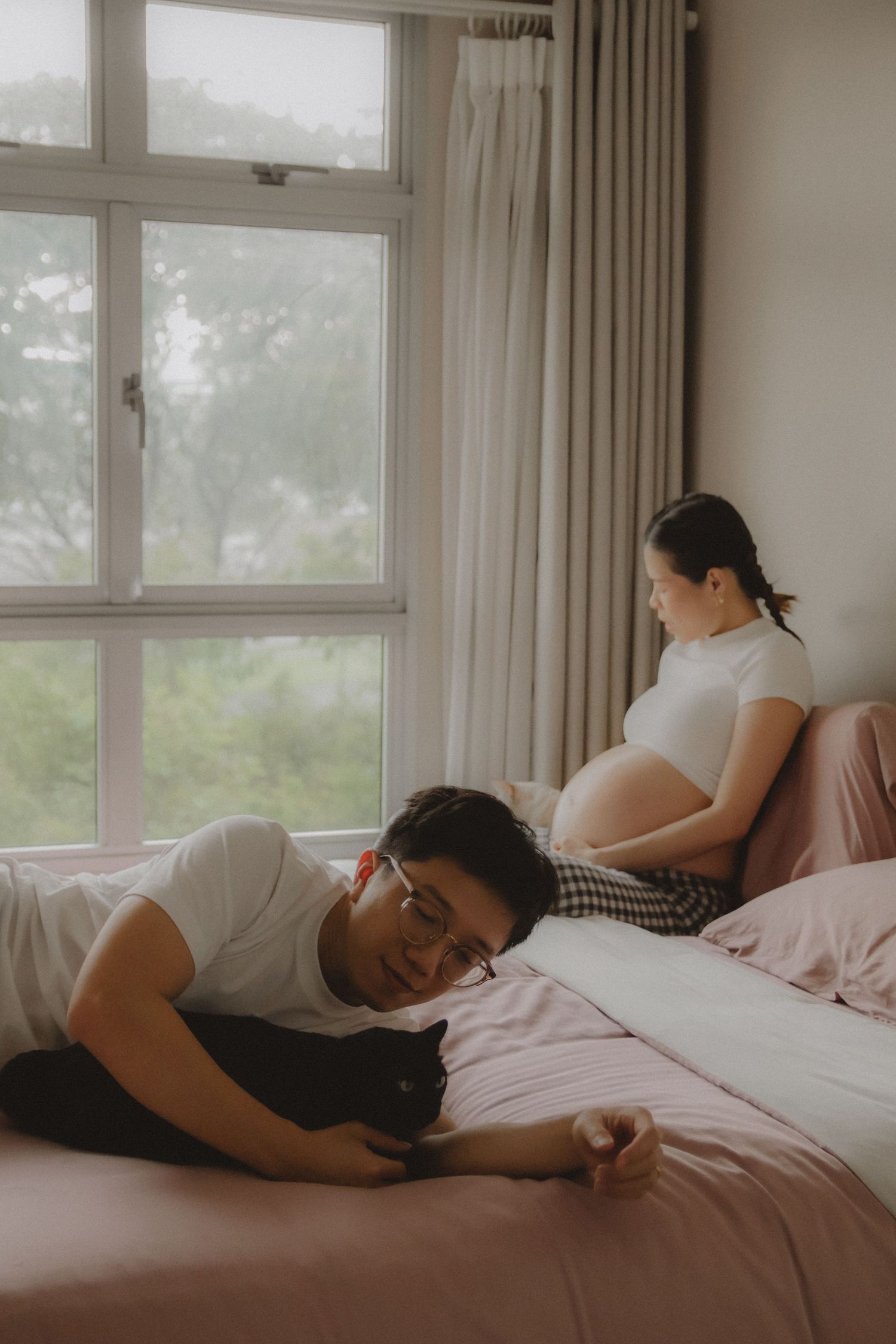in-home maternity portrait photography in Singapore with natural light, emotional storytelling and cats