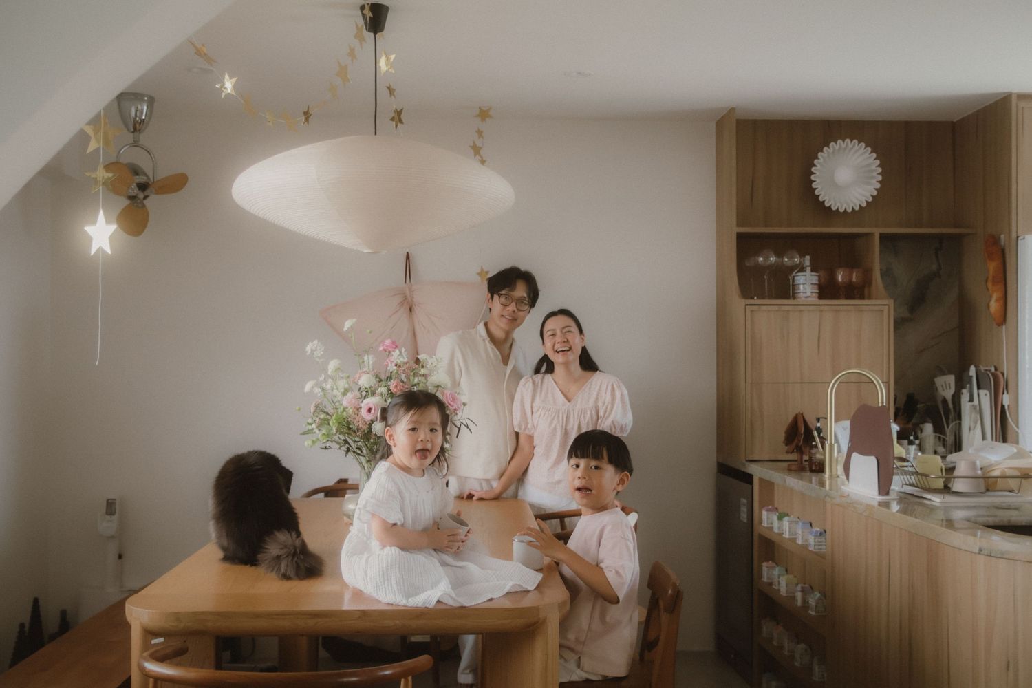 family of 4 photoshoot with pet cat in singapore at home