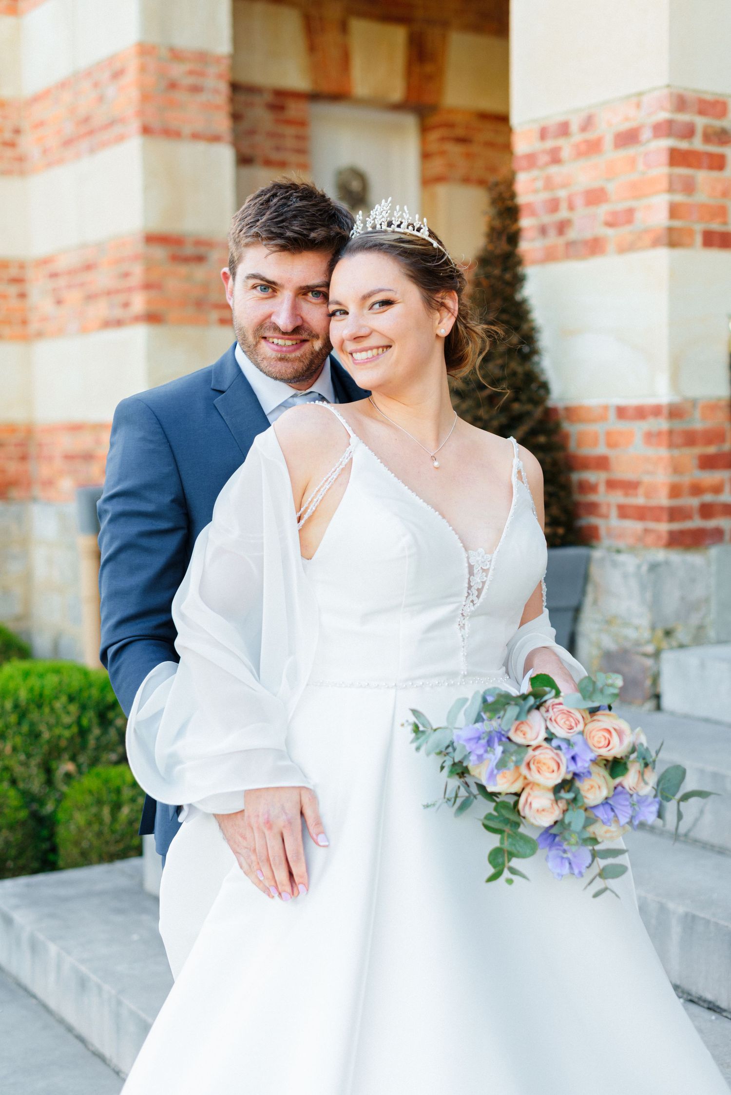 photo d'un couple de jeunes mariés pendant leur mariage dans les hauts-de-france