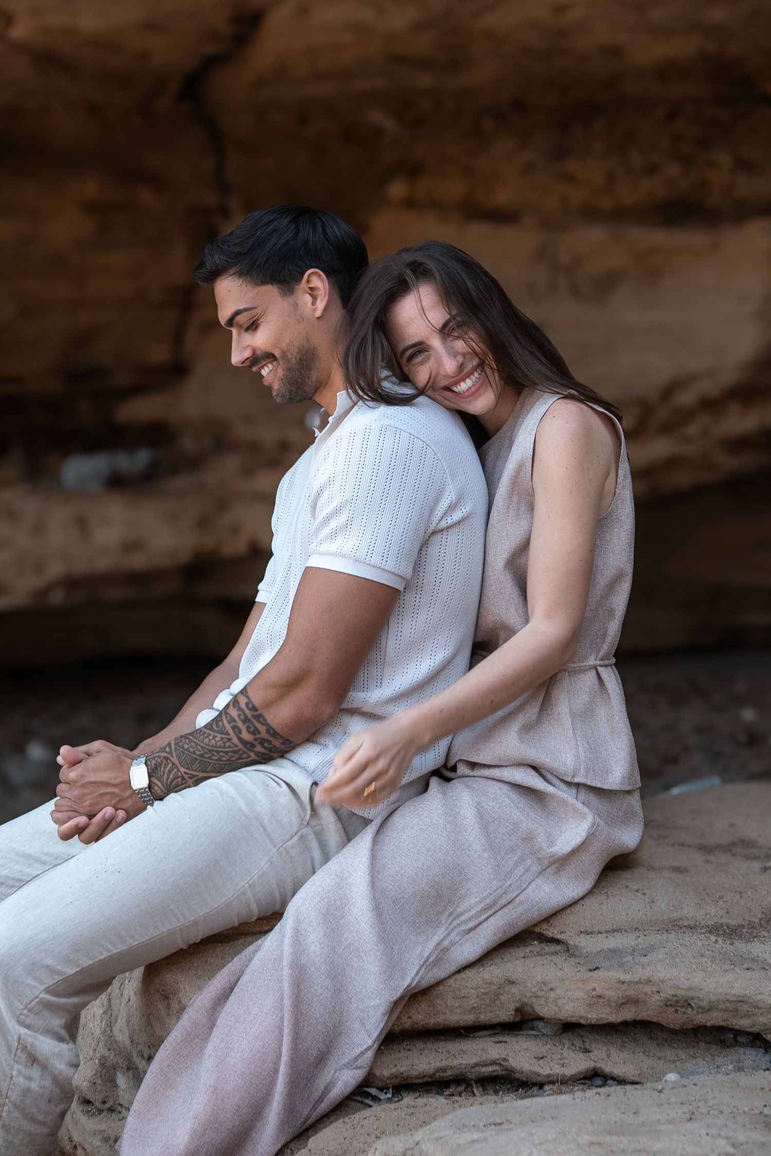 seance photo couple à Saint cry sur mer, beau couple amoureux dans un esprit mode intemporel