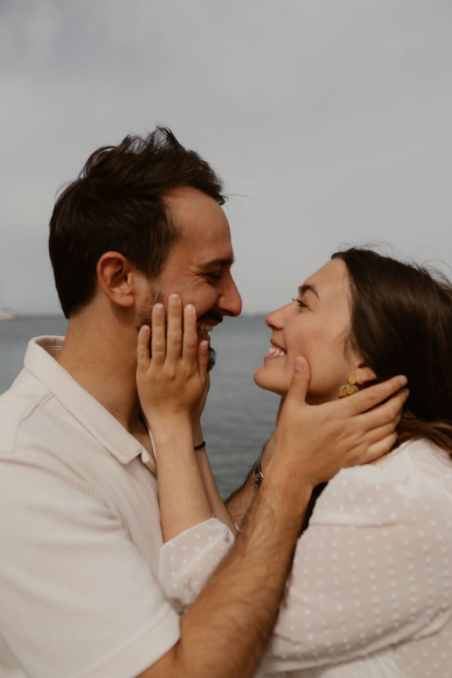 seance photo couple en bord de mer aux Goudes