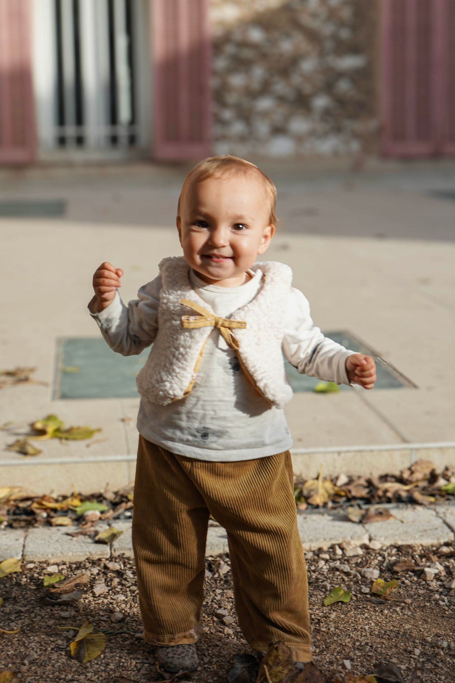 seance photo famille avec bébé en extérieur à Marseille