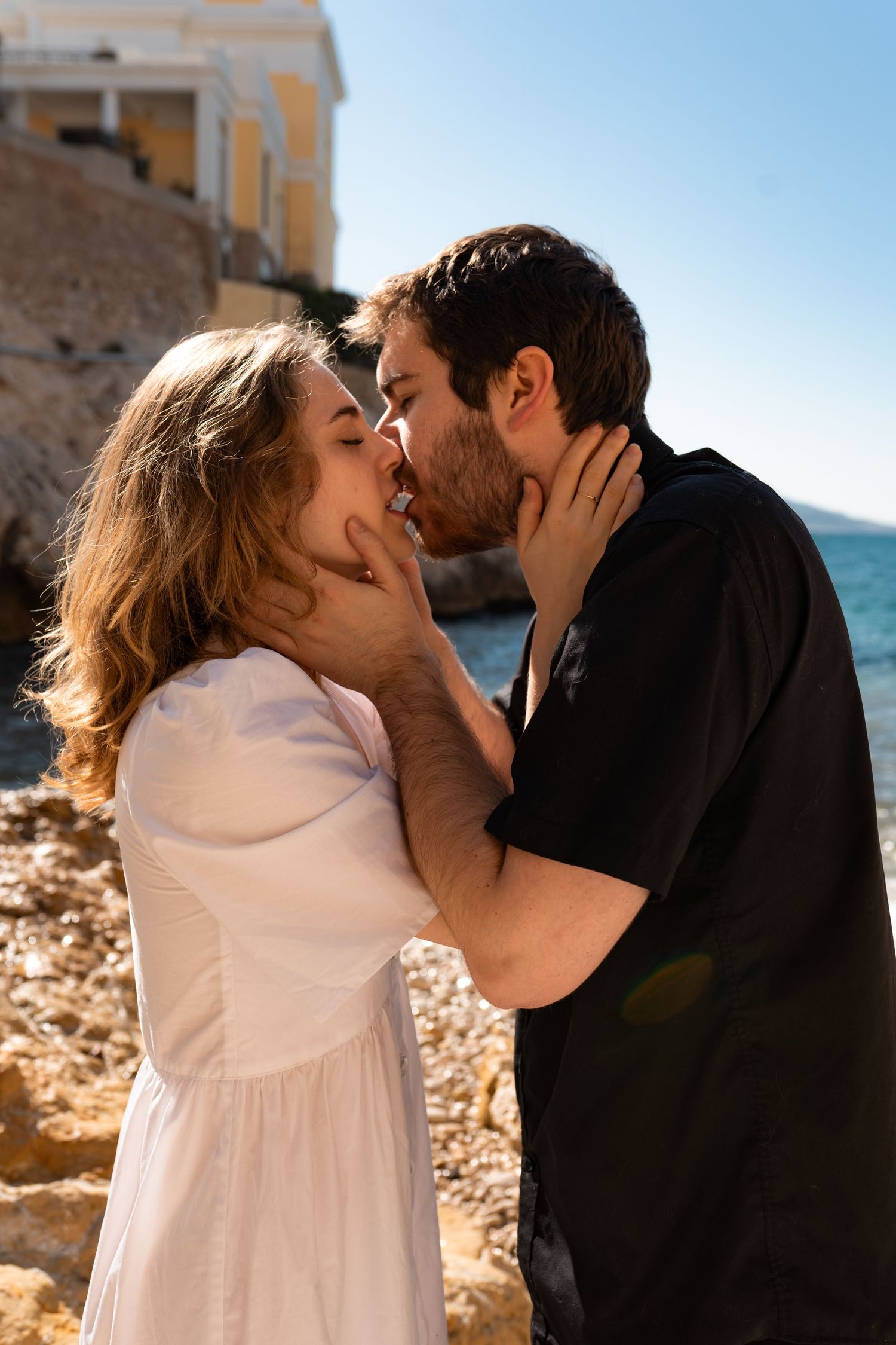 seance photo couple en bord de mer avant mariage