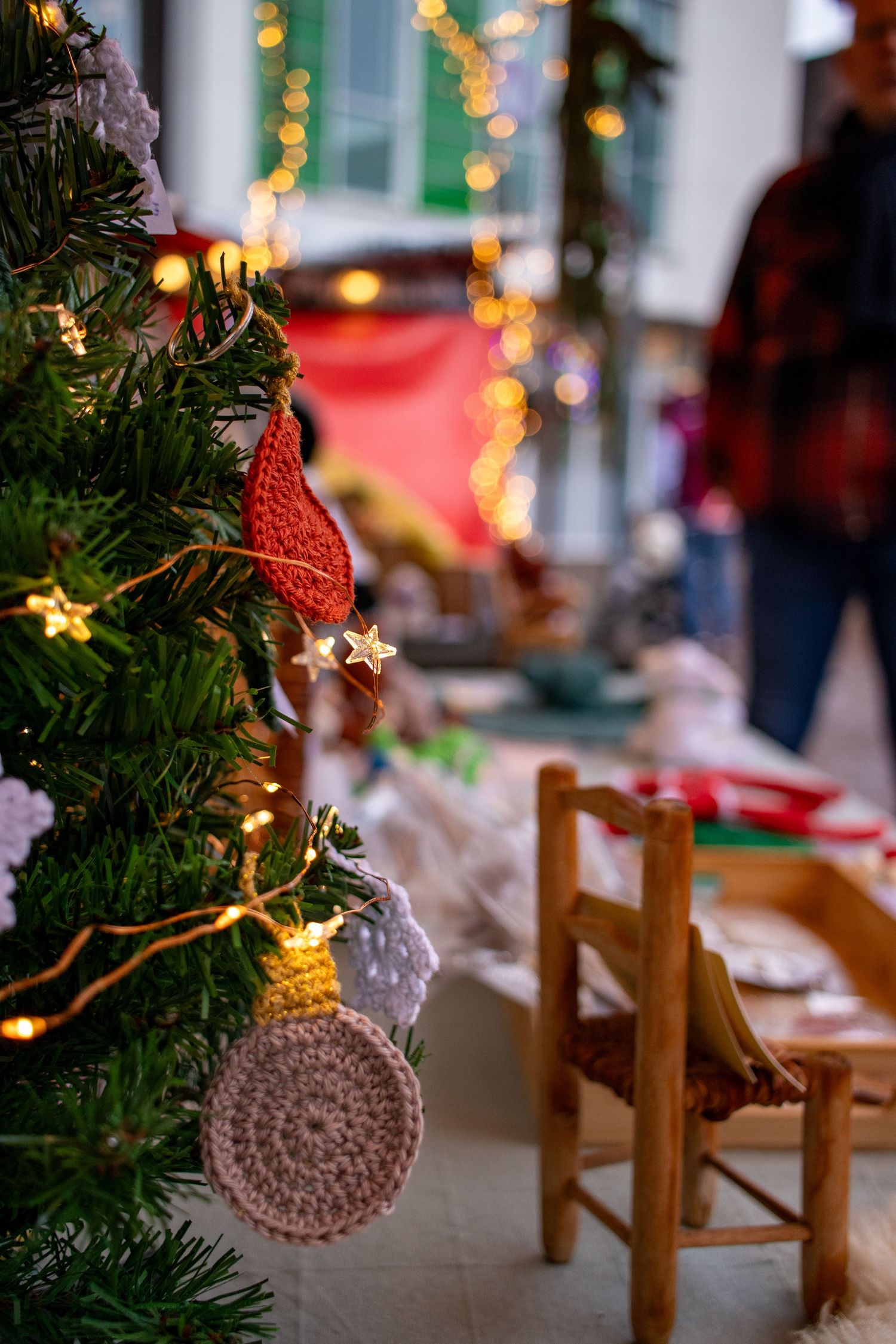 Little shiny stars on a hand made Christmas market