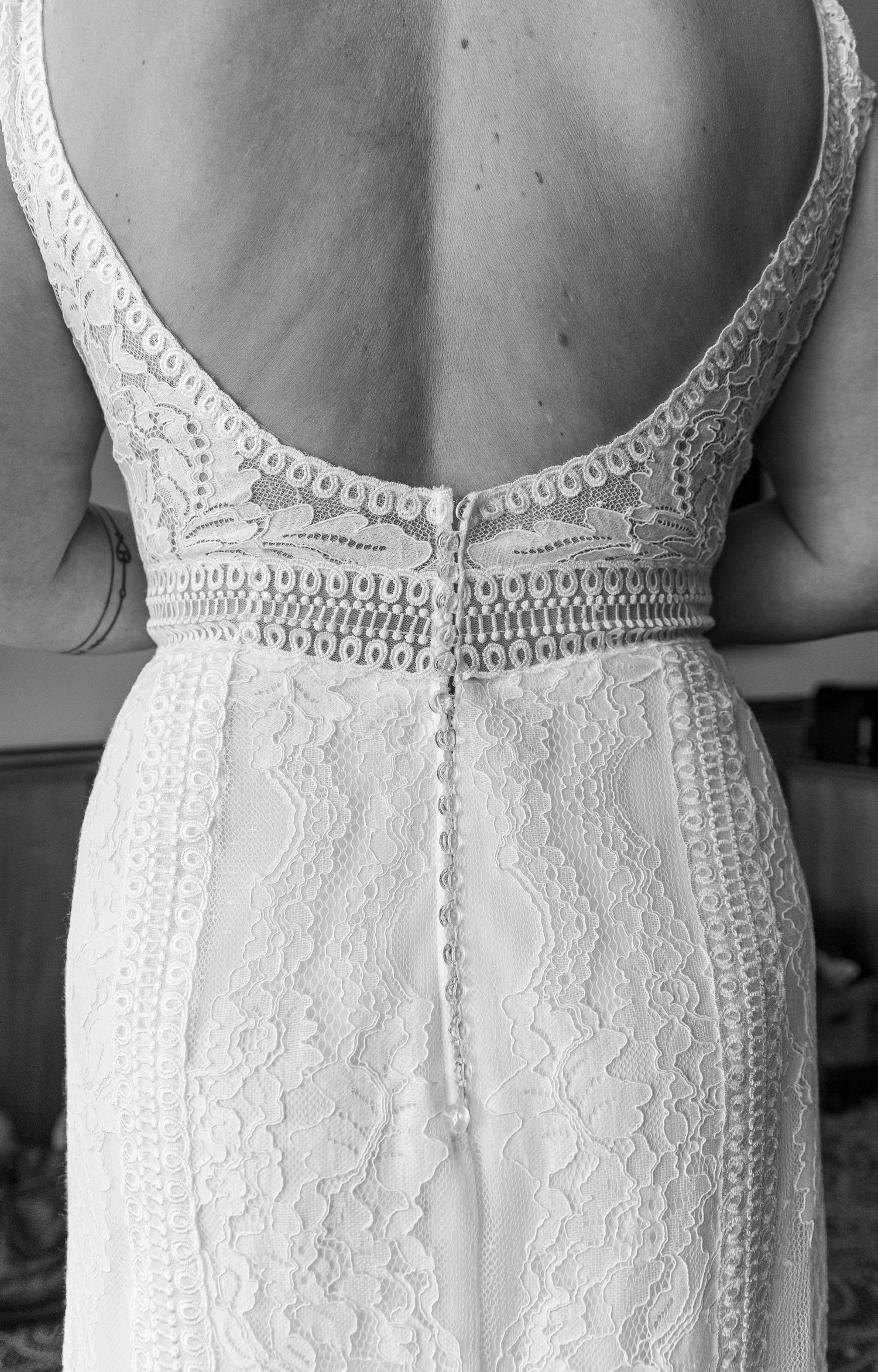 Details of the wedding dress