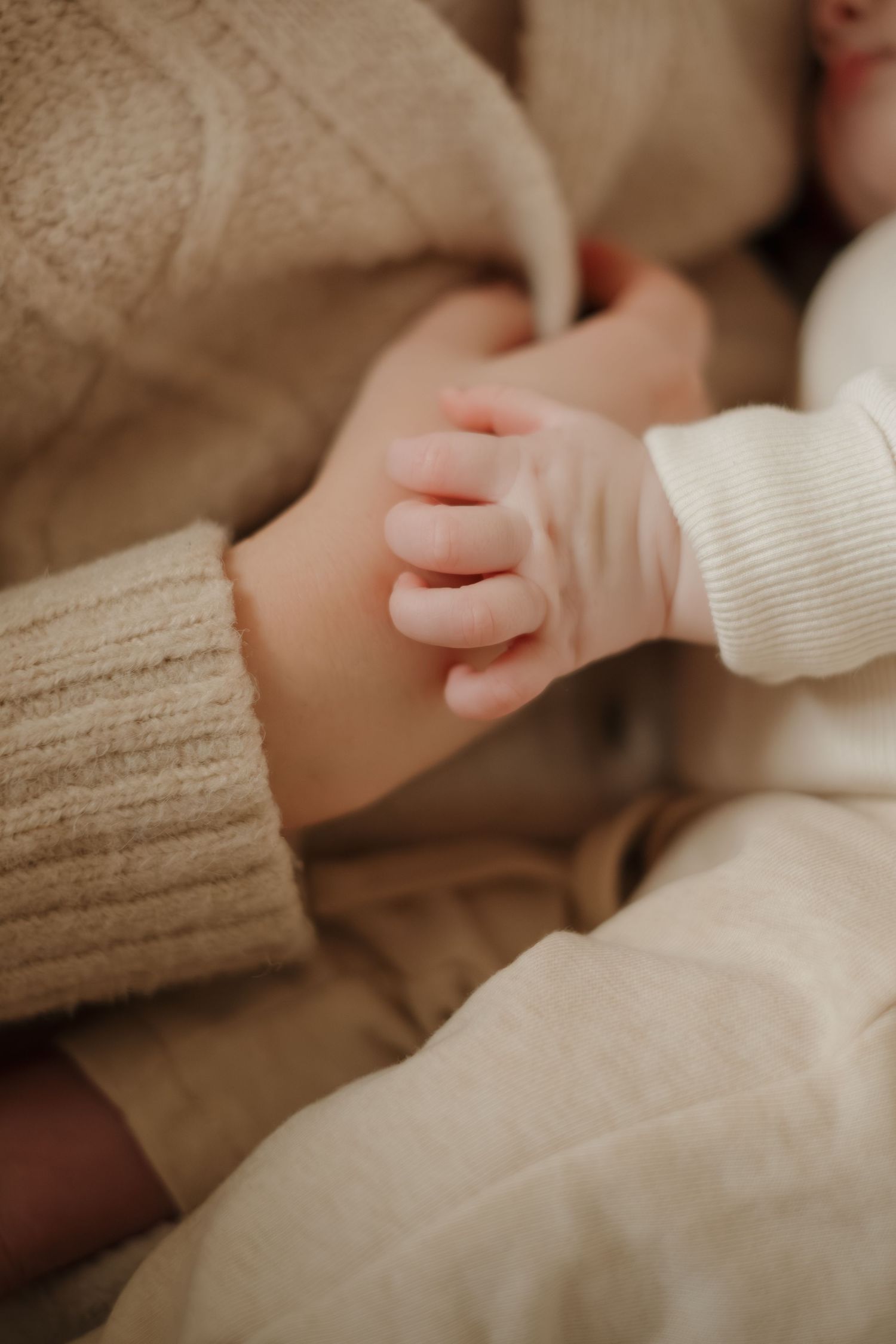 Photographe famille et couple en Essonne, séance lifestyle en lumière naturelle.