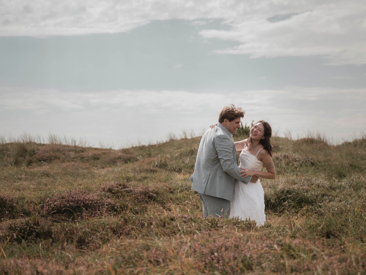rådhusbryllup i Ringkøbing med portrætter ved fjorden