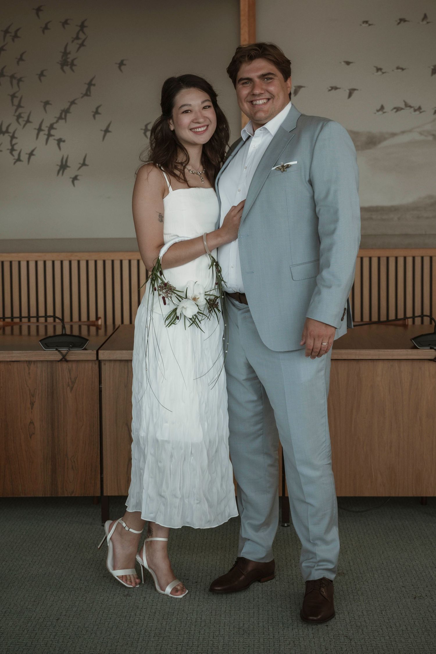 Nygift par under en bryllupsfotografering på Ringkøbing rådhus
Hochzeitsfotograf Ringkøbing Rathaus Dänemark