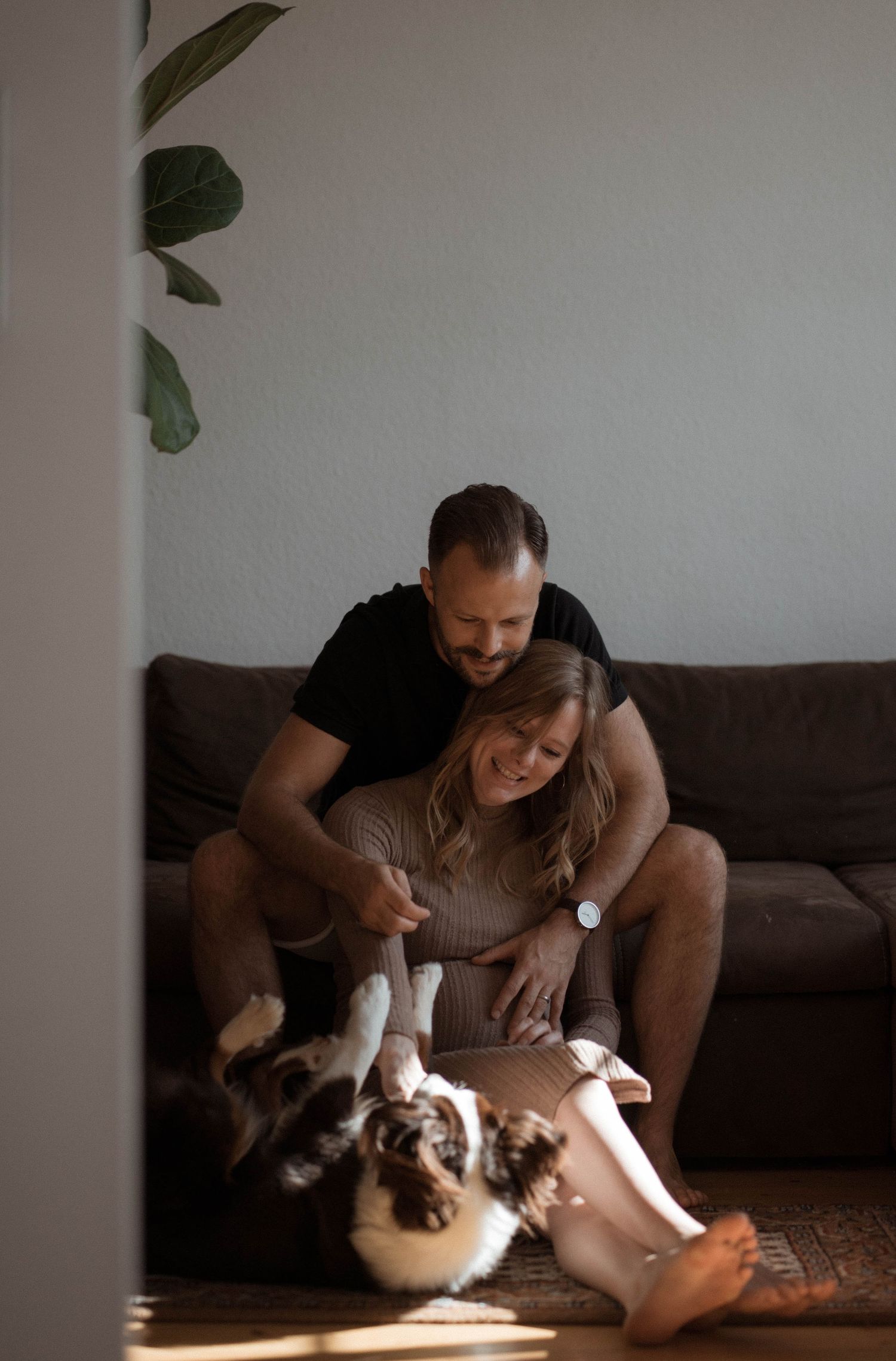 Natürliche Babybauchfotos voller Liebe – professionelle Schwangerschaftsfotografie mit Herz von Nico Bruno Studio in der Lüneburger Heide.