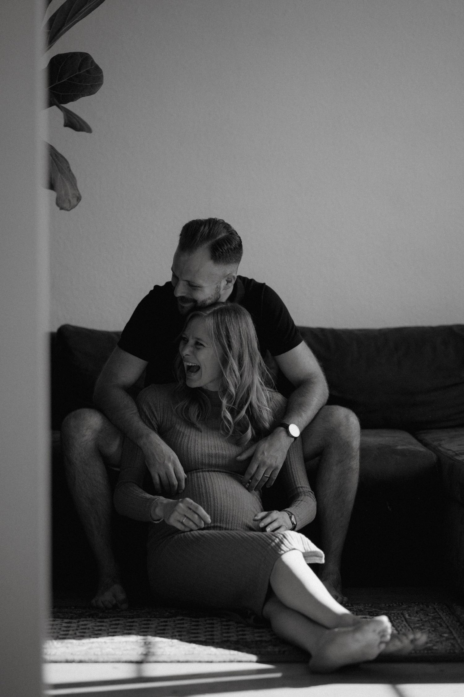 Natürliche Babybauchfotos voller Liebe – professionelle Schwangerschaftsfotografie mit Herz von Nico Bruno Studio in der Lüneburger Heide.
