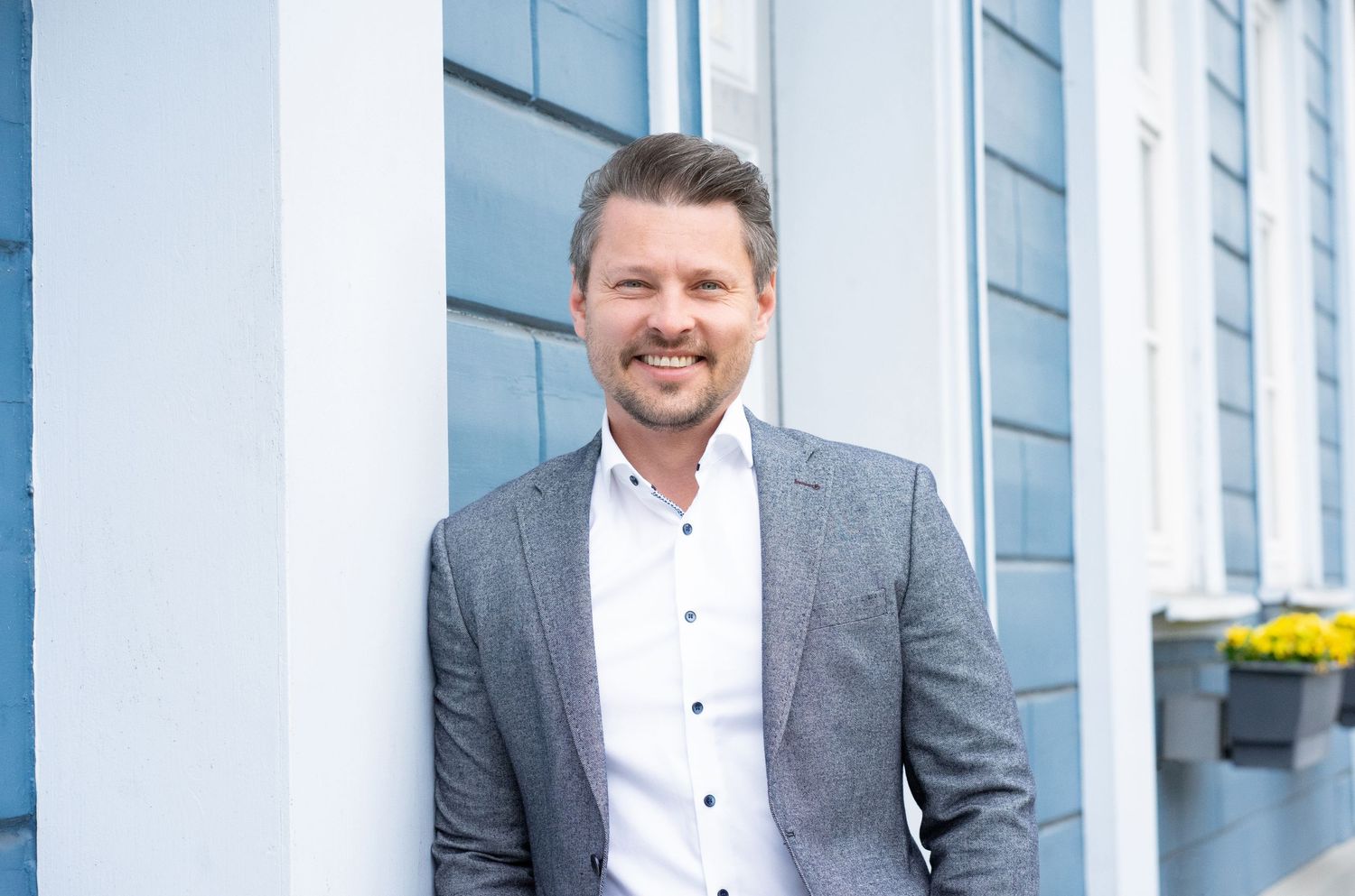 Dein Business authentisch & professionell ins Bild gesetzt – natürliche Businessfotos von Nico Bruno, Fotograf in der Lüneburger Heide.