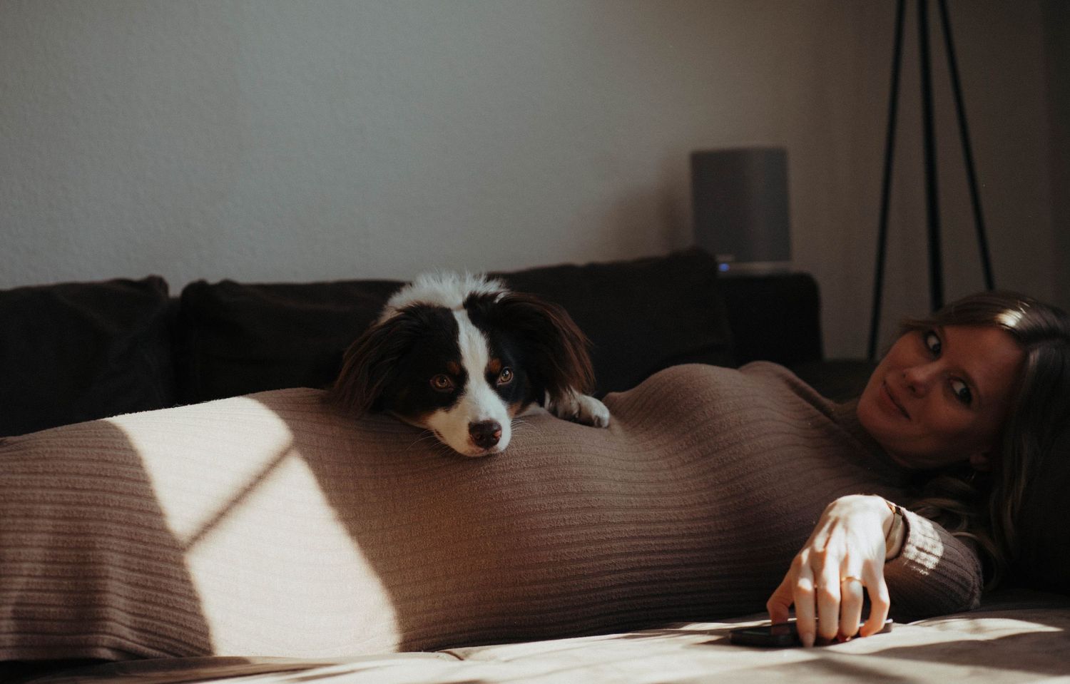 Natürliche Babybauchfotos voller Liebe – professionelle Schwangerschaftsfotografie mit Herz von Nico Bruno Studio in der Lüneburger Heide.