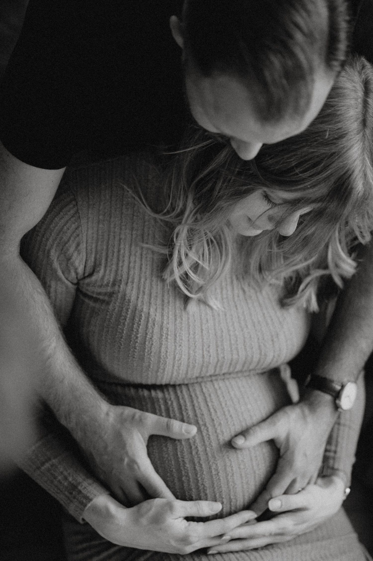 Natürliche Babybauchfotos voller Liebe – professionelle Schwangerschaftsfotografie mit Herz von Nico Bruno Studio in der Lüneburger Heide.