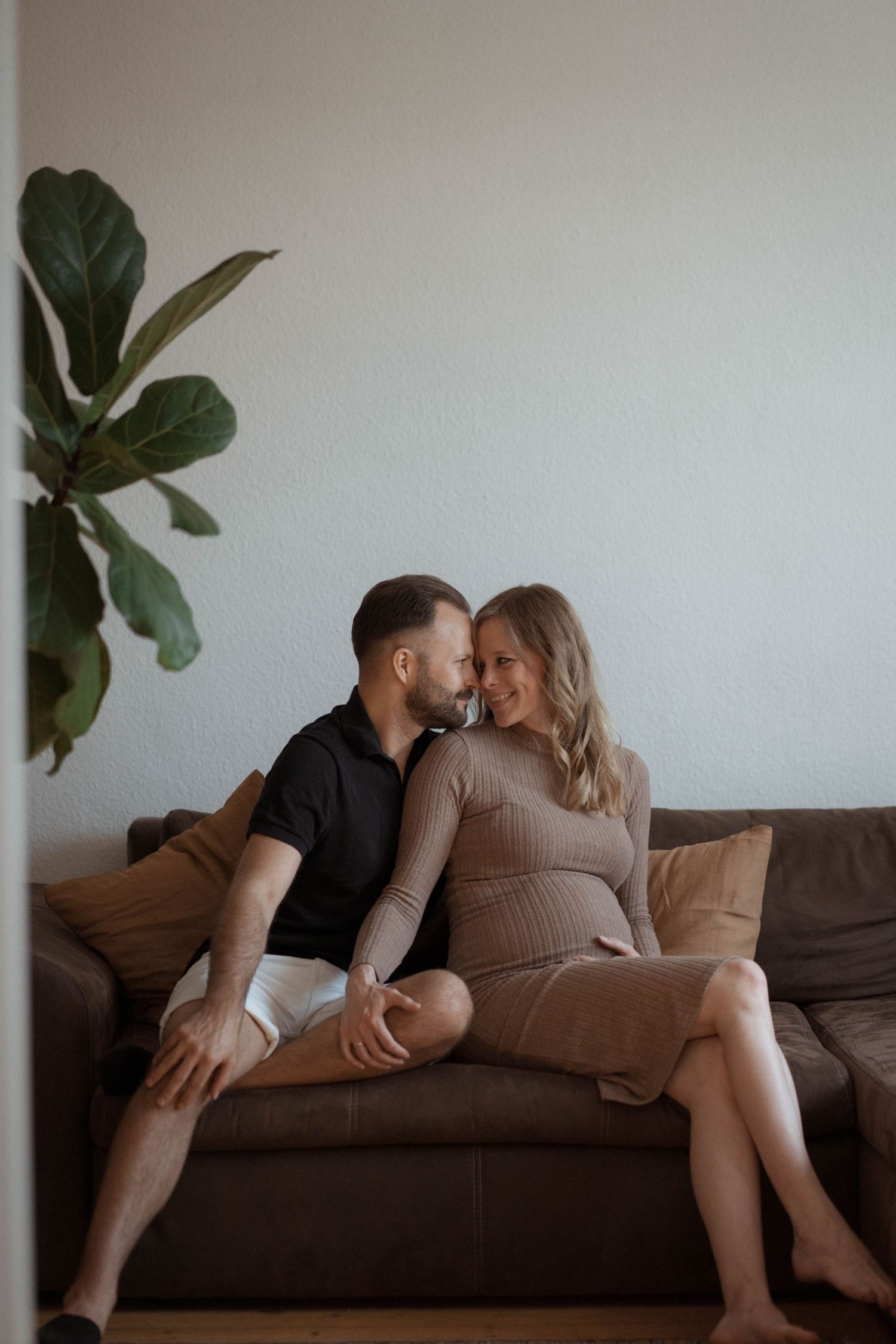 Natürliche Babybauchfotos voller Liebe – professionelle Schwangerschaftsfotografie mit Herz von Nico Bruno Studio in der Lüneburger Heide.