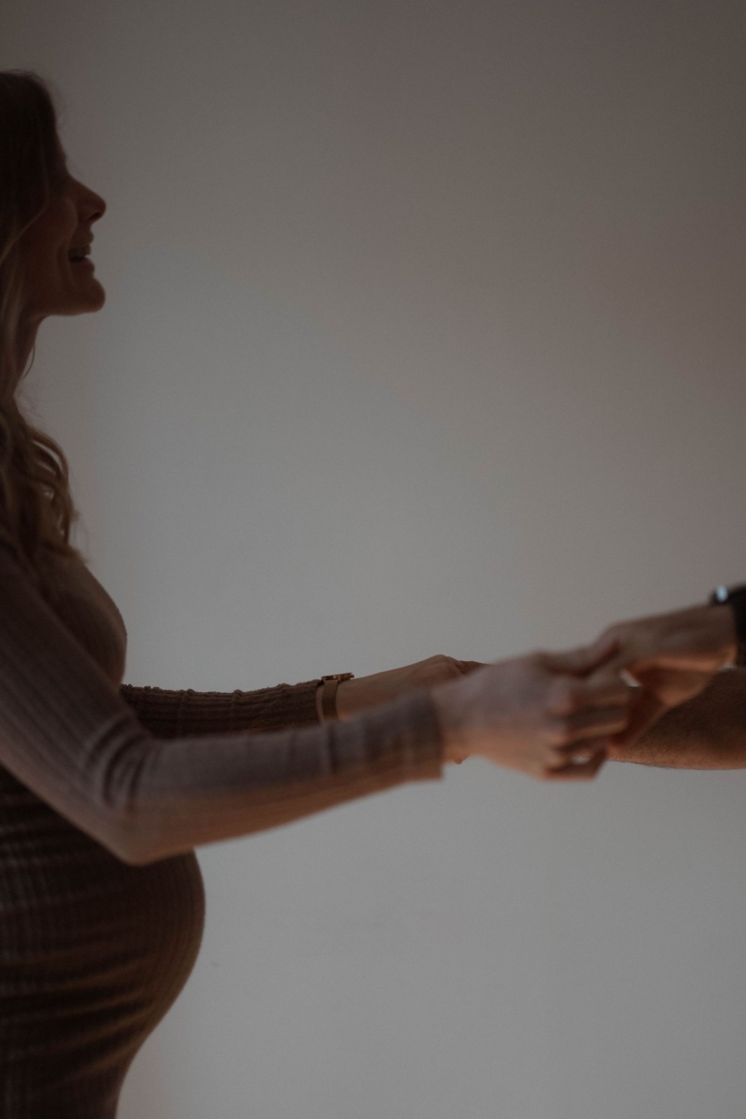 Natürliche Babybauchfotos voller Liebe – professionelle Schwangerschaftsfotografie mit Herz von Nico Bruno Studio in der Lüneburger Heide.