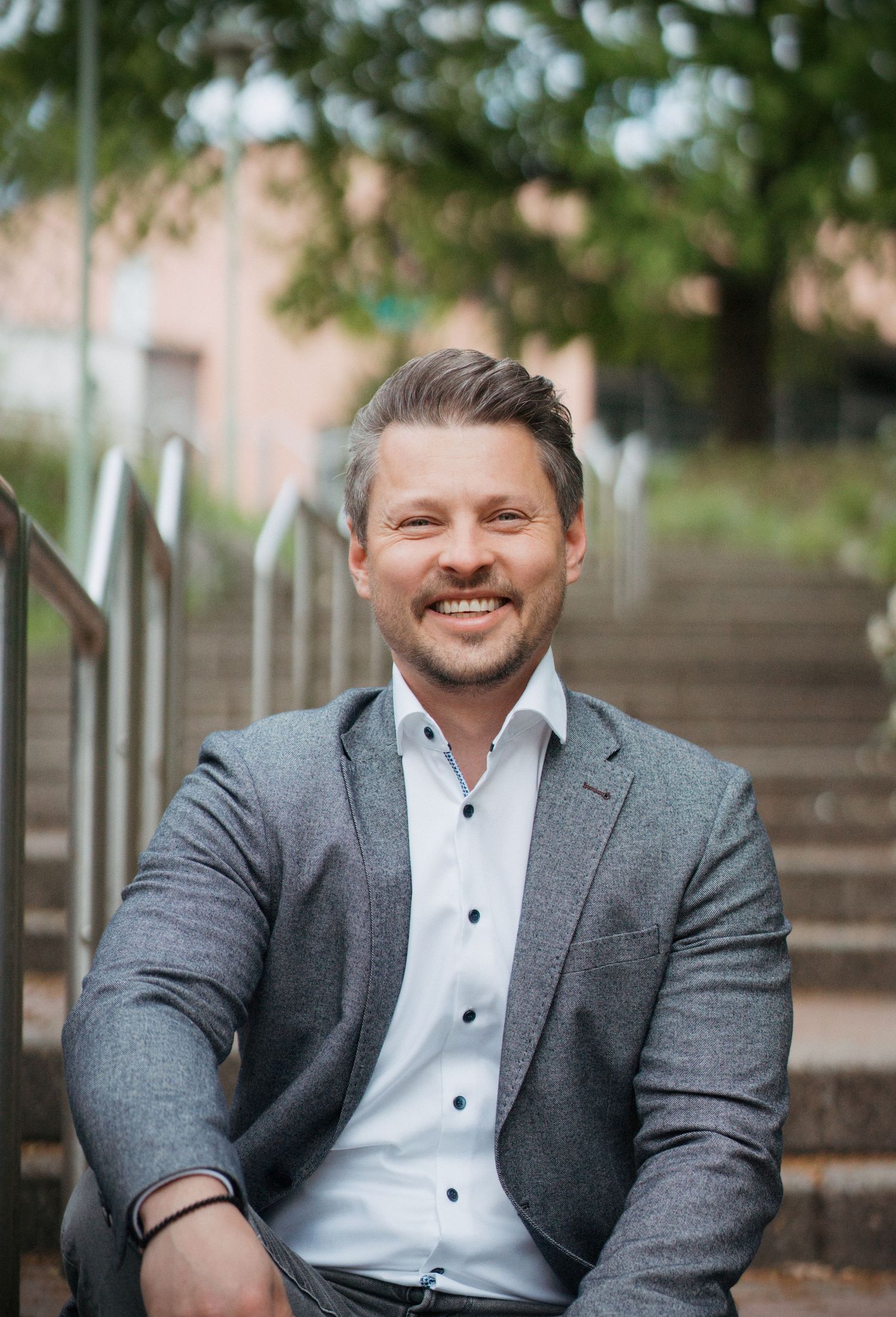 Dein Business authentisch & professionell ins Bild gesetzt – natürliche Businessfotos von Nico Bruno, Fotograf in der Lüneburger Heide.