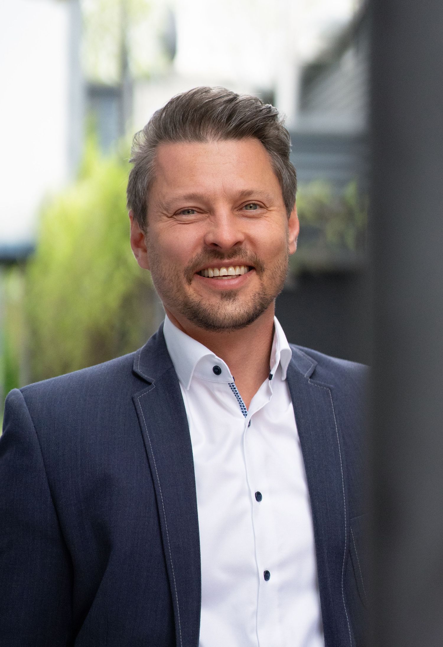 Dein Business authentisch & professionell ins Bild gesetzt – natürliche Businessfotos von Nico Bruno, Fotograf in der Lüneburger Heide.