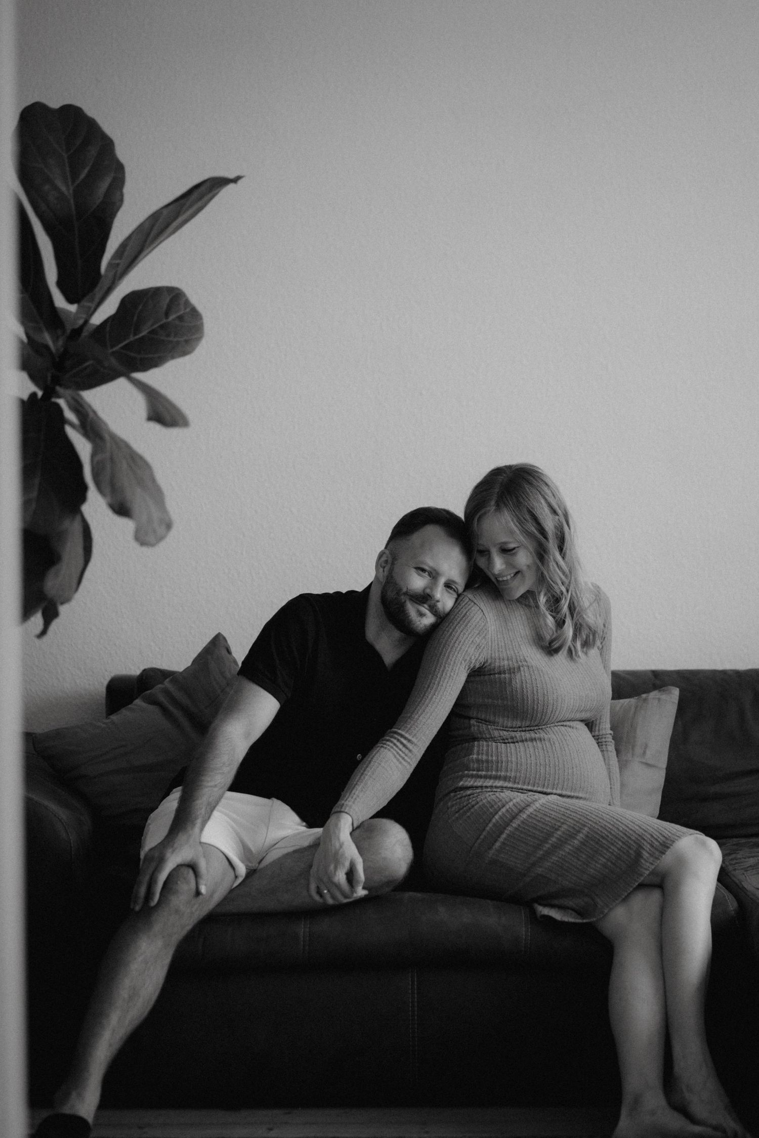 Natürliche Babybauchfotos voller Liebe – professionelle Schwangerschaftsfotografie mit Herz von Nico Bruno Studio in der Lüneburger Heide.