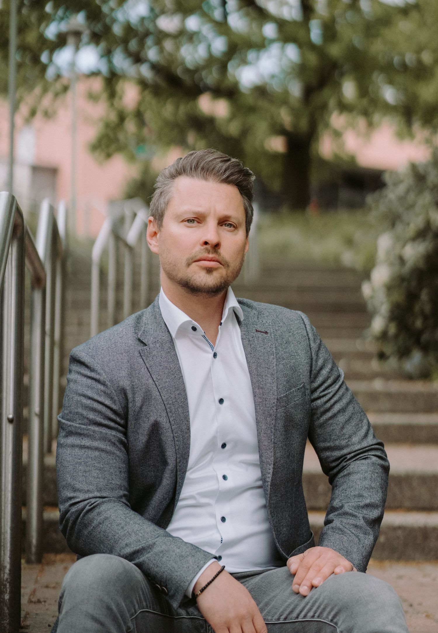 Dein Business authentisch & professionell ins Bild gesetzt – natürliche Businessfotos von Nico Bruno, Fotograf in der Lüneburger Heide.