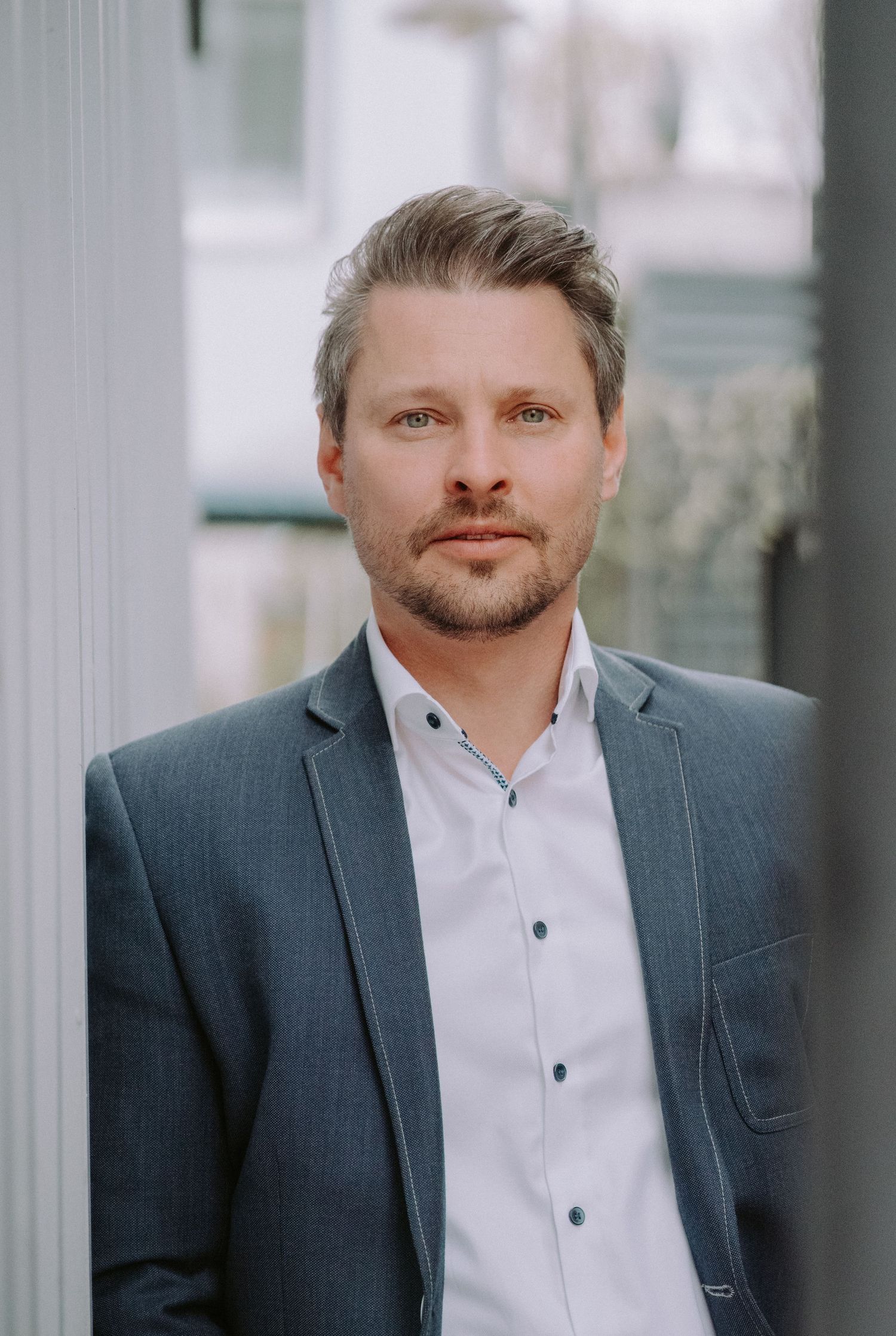 Dein Business authentisch & professionell ins Bild gesetzt – natürliche Businessfotos von Nico Bruno, Fotograf in der Lüneburger Heide.