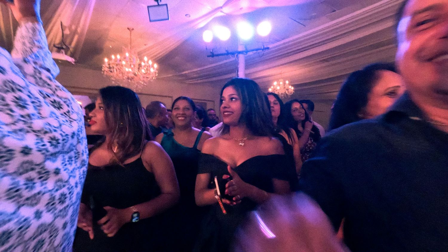 dinner dance crowd