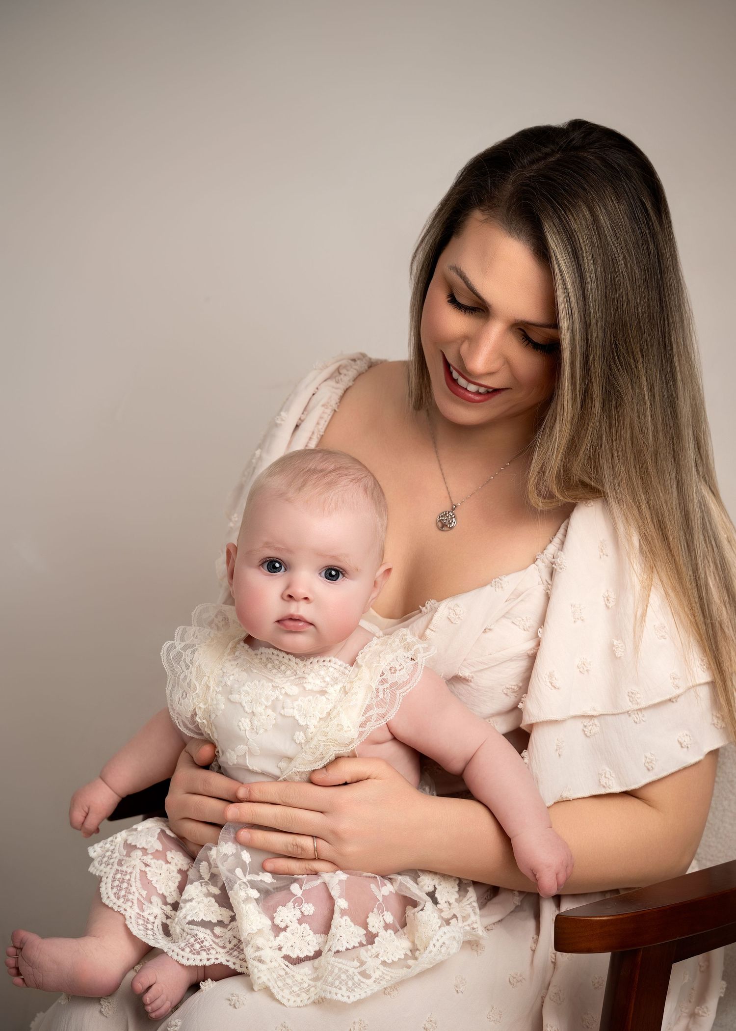 Natural mummy and baby photography