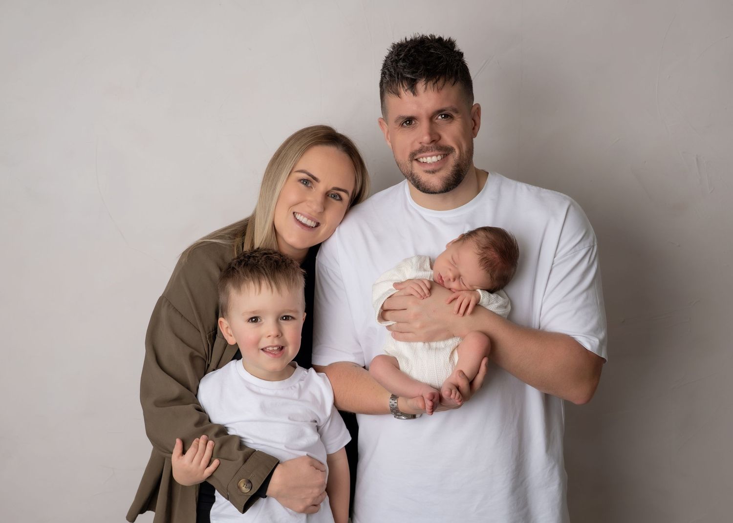 bringing toddler to newborn shoot lancashire