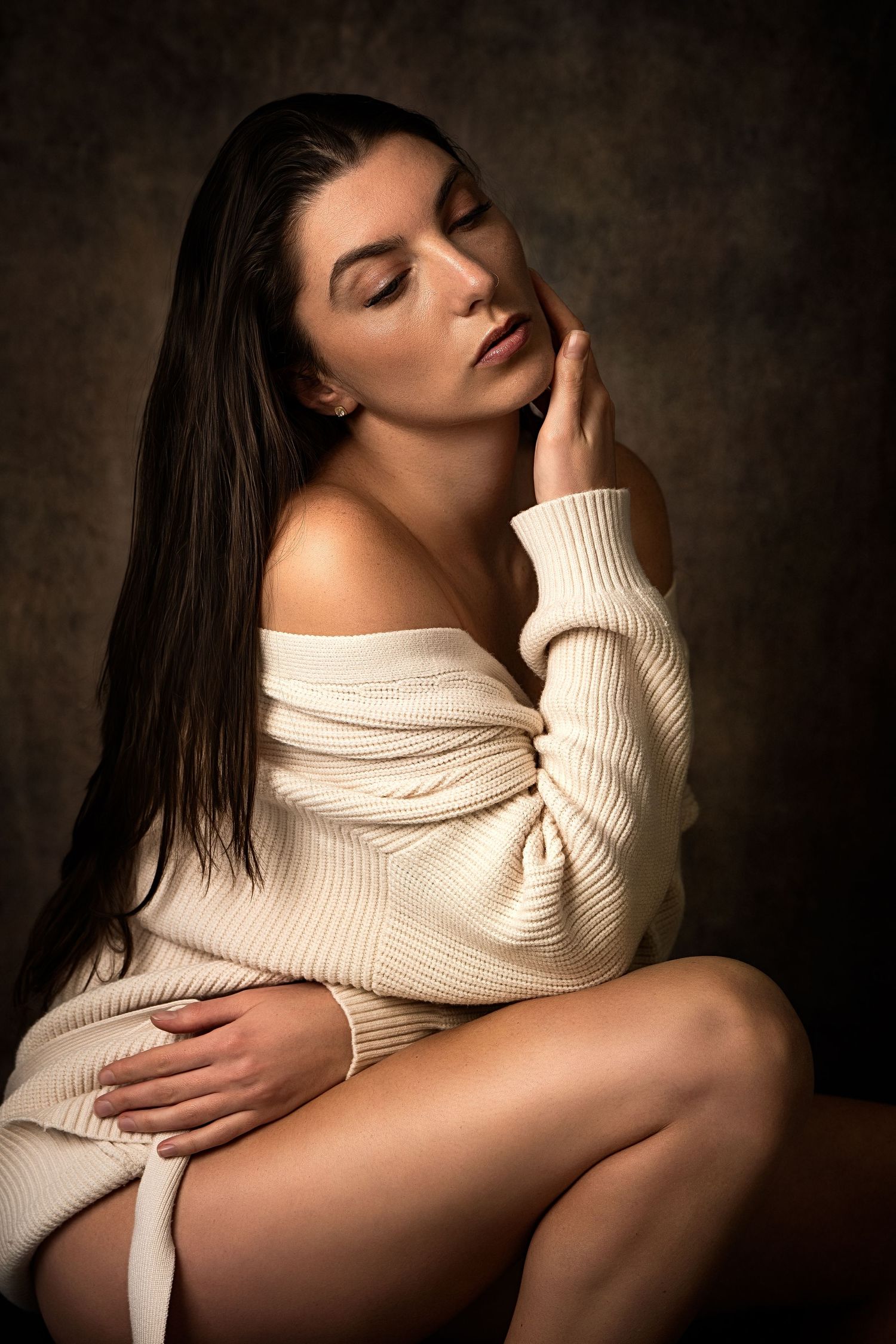 Natural feminine portrait photography focused on confidence and self-image.