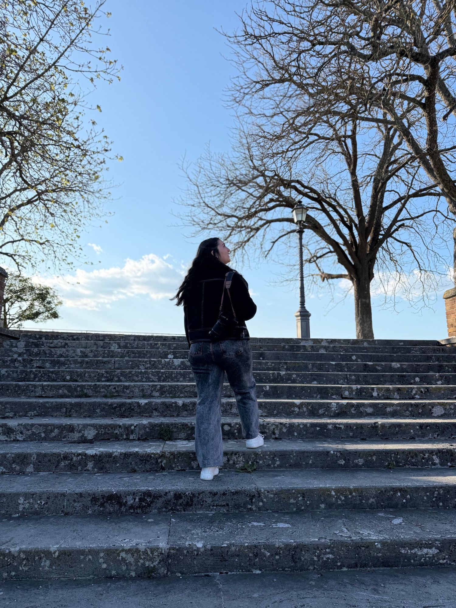 Ritratto di Costanza Rabissi, fotografa e autrice di Con gli occhi di Costanza