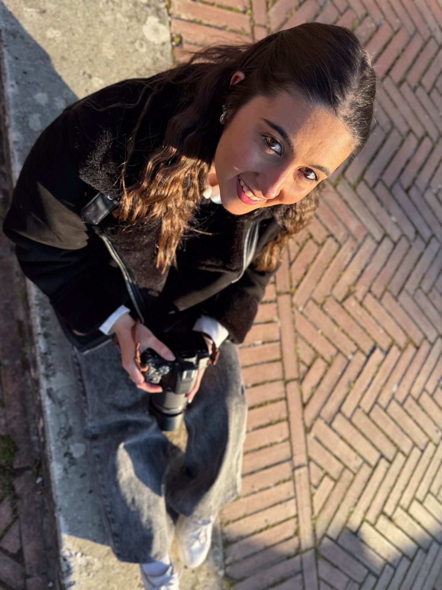 Ritratto di Costanza Rabissi, fotografa e autrice di Con gli occhi di Costanza