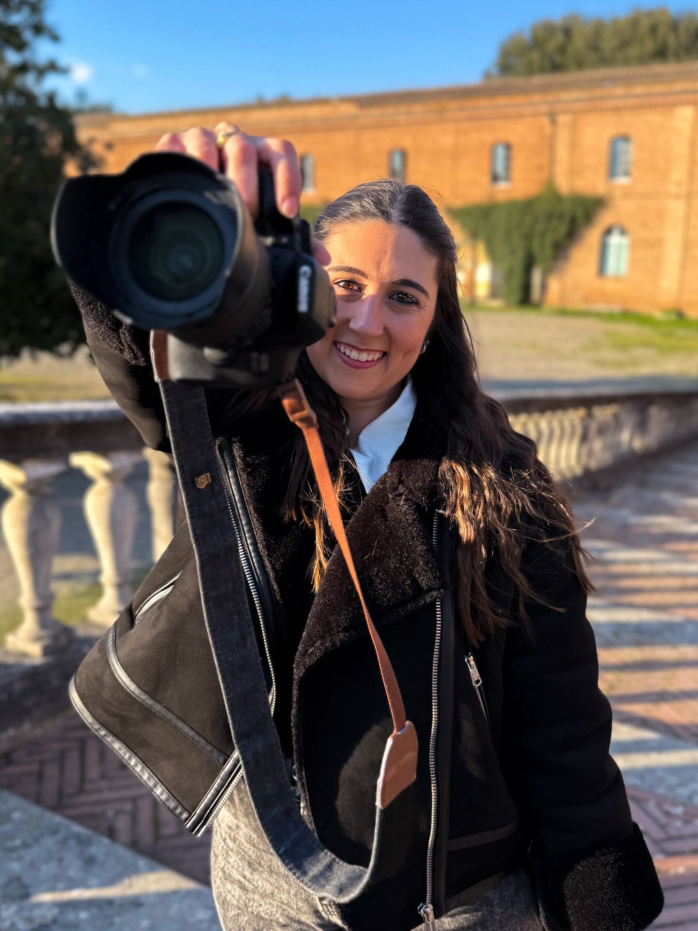 Ritratto di Costanza Rabissi, fotografa e autrice di Con gli occhi di Costanza