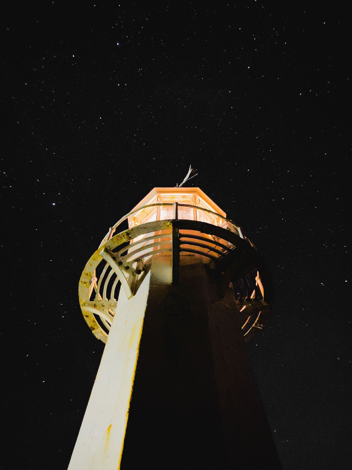 mevagissey lighthouse at night