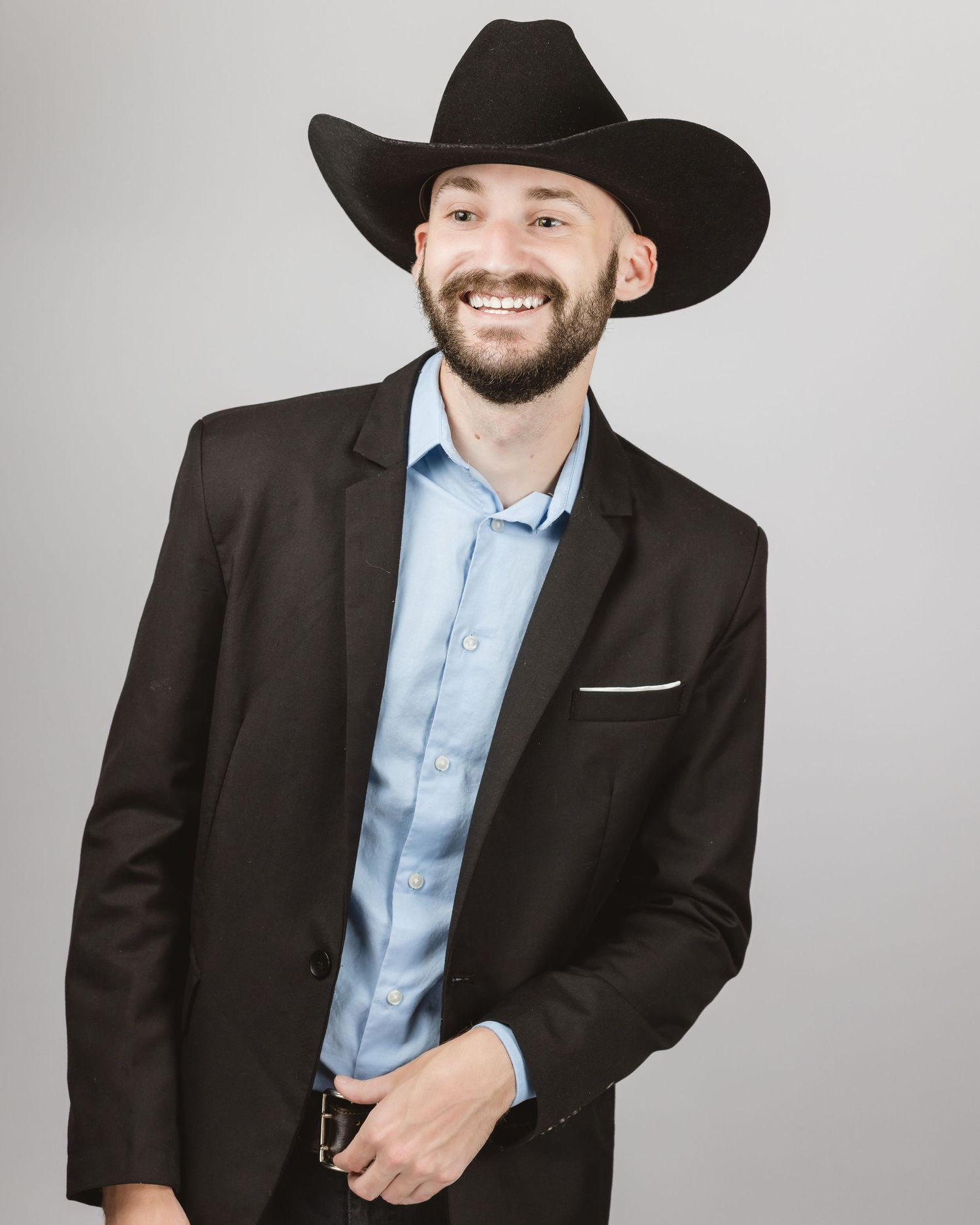 Professional Headshots — Clean, confident portraits designed to make a strong first impression.
Studio Portraits — Professional images that