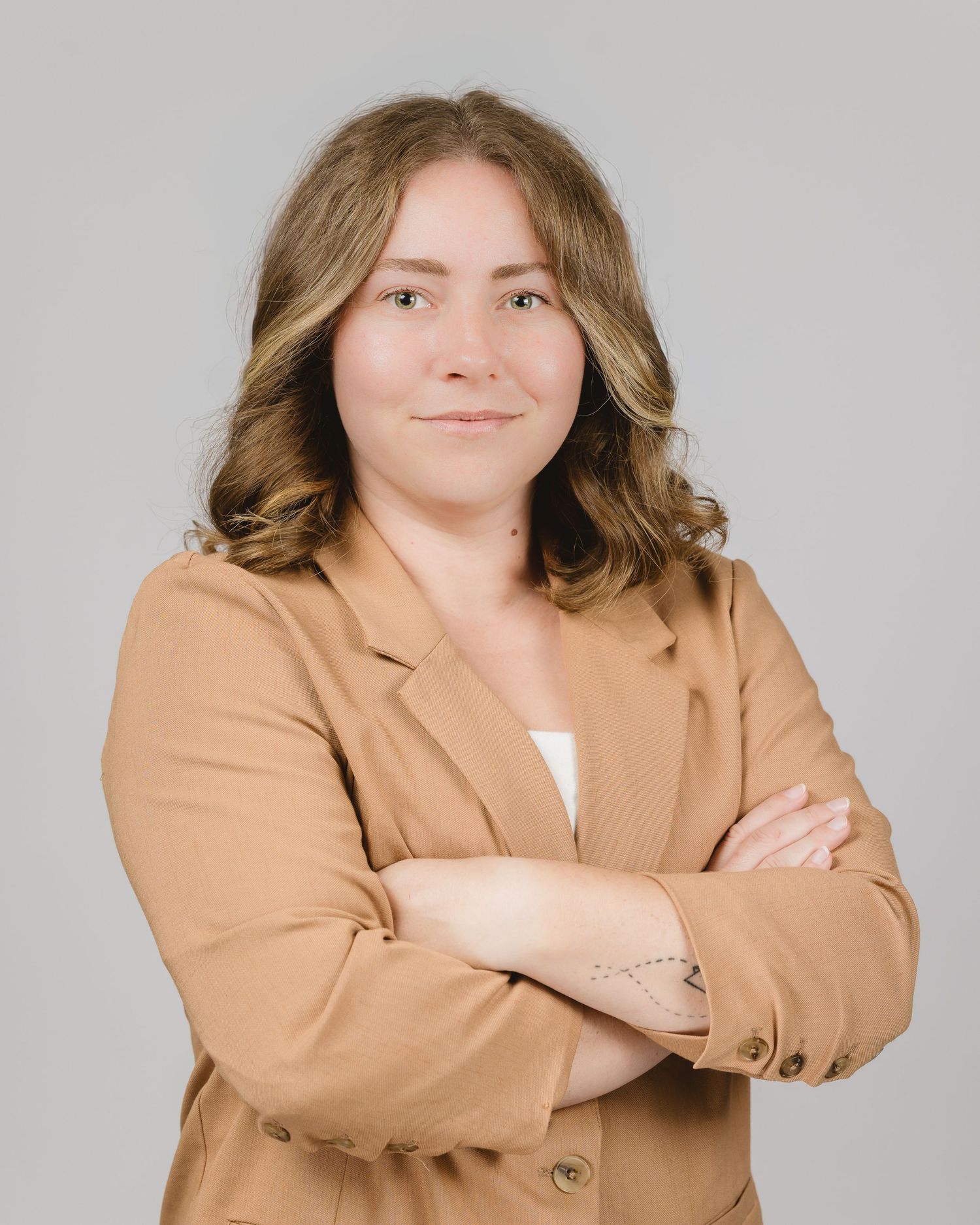 Professional Headshots — Clean, confident portraits designed to make a strong first impression.
Studio Portraits — Professional images that