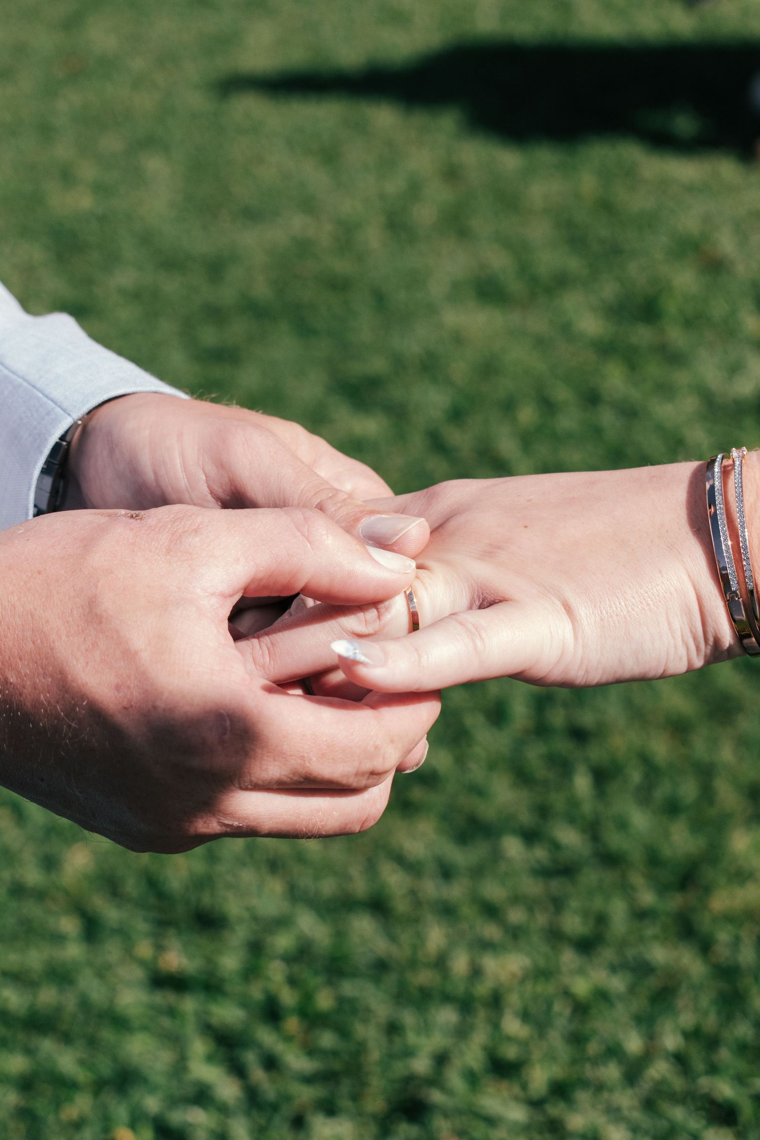Close-up picture of the wedding bands of a couple in Brisbane.