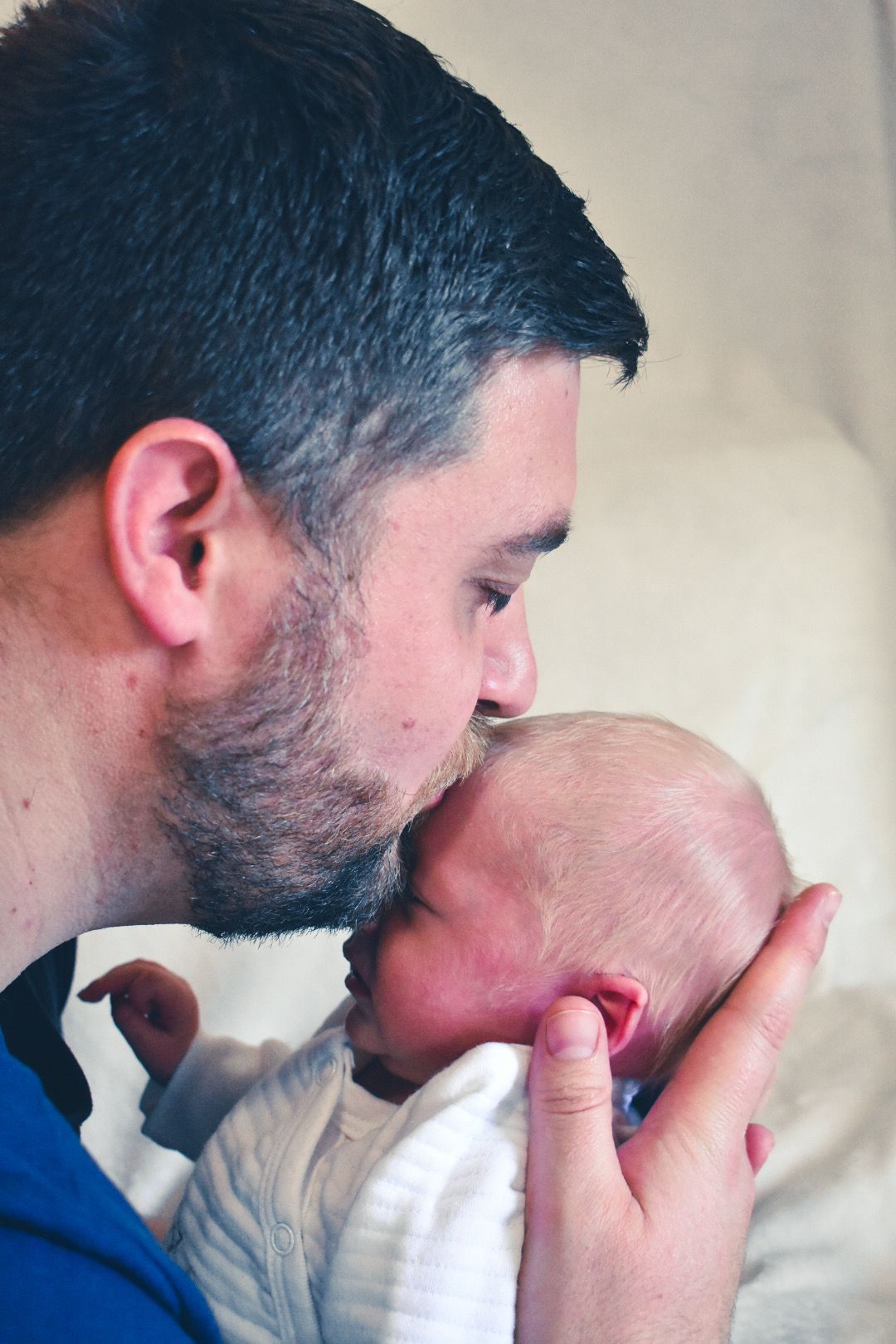 Pure bliss celebrating this new born in a family photoshoot.