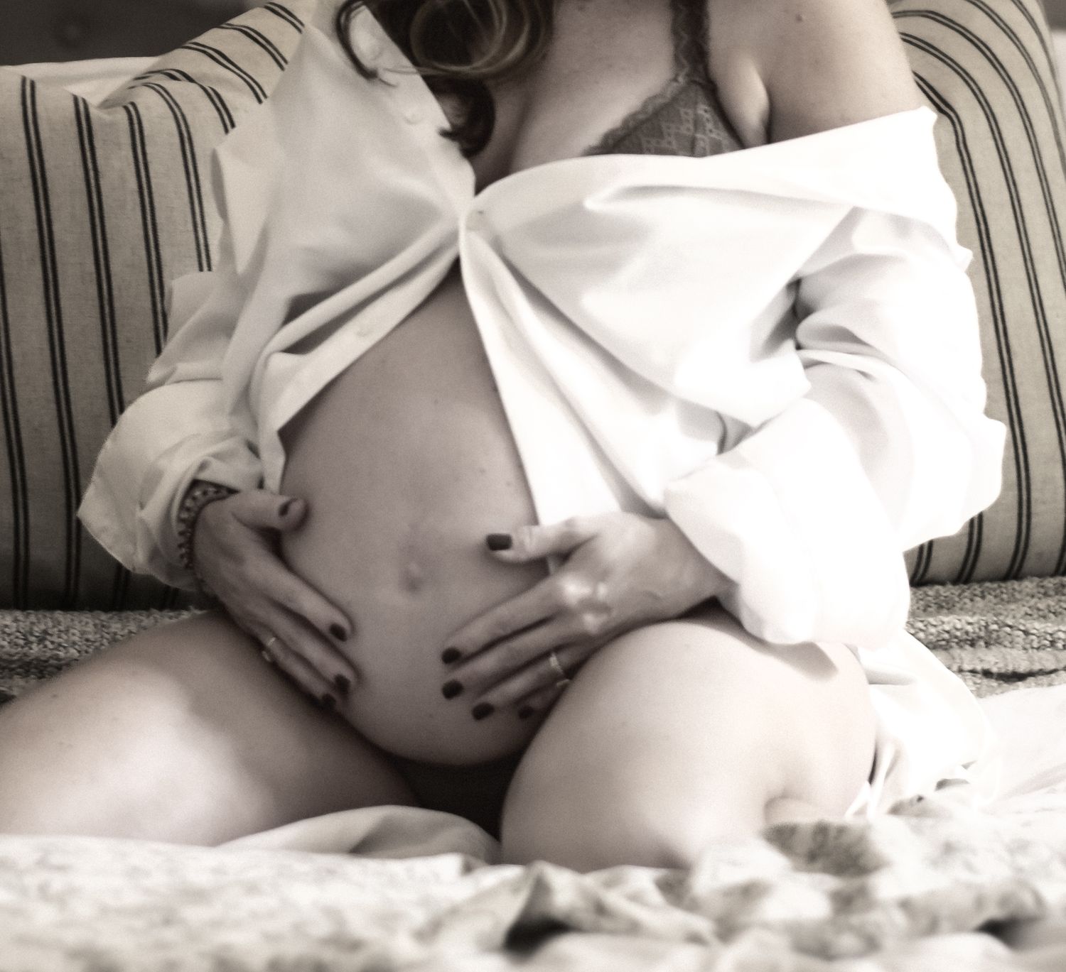 Indoor Modern Maternity Photogshoot in Owens Cross Roads, AL