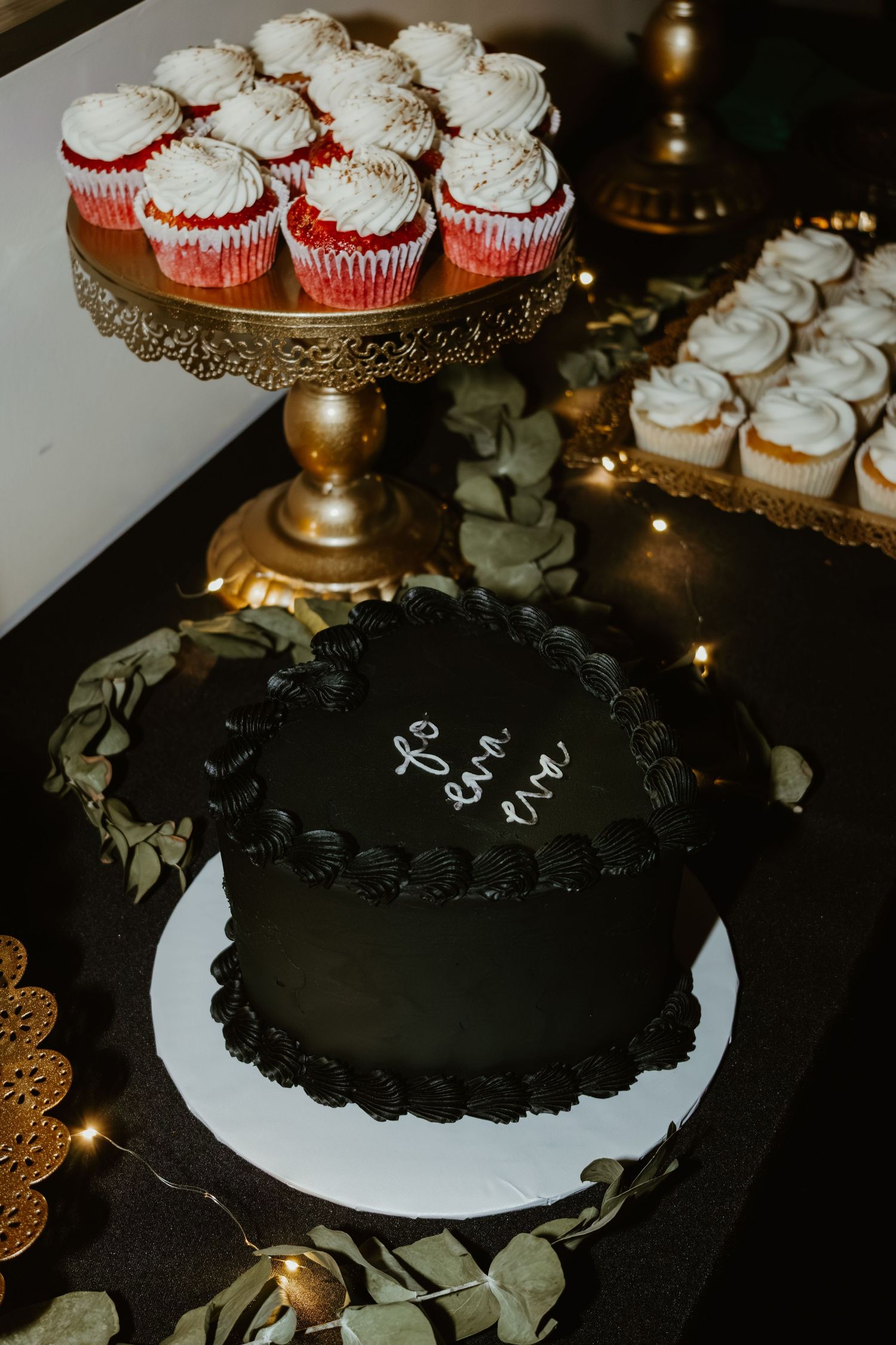 cake and cup cake table setting