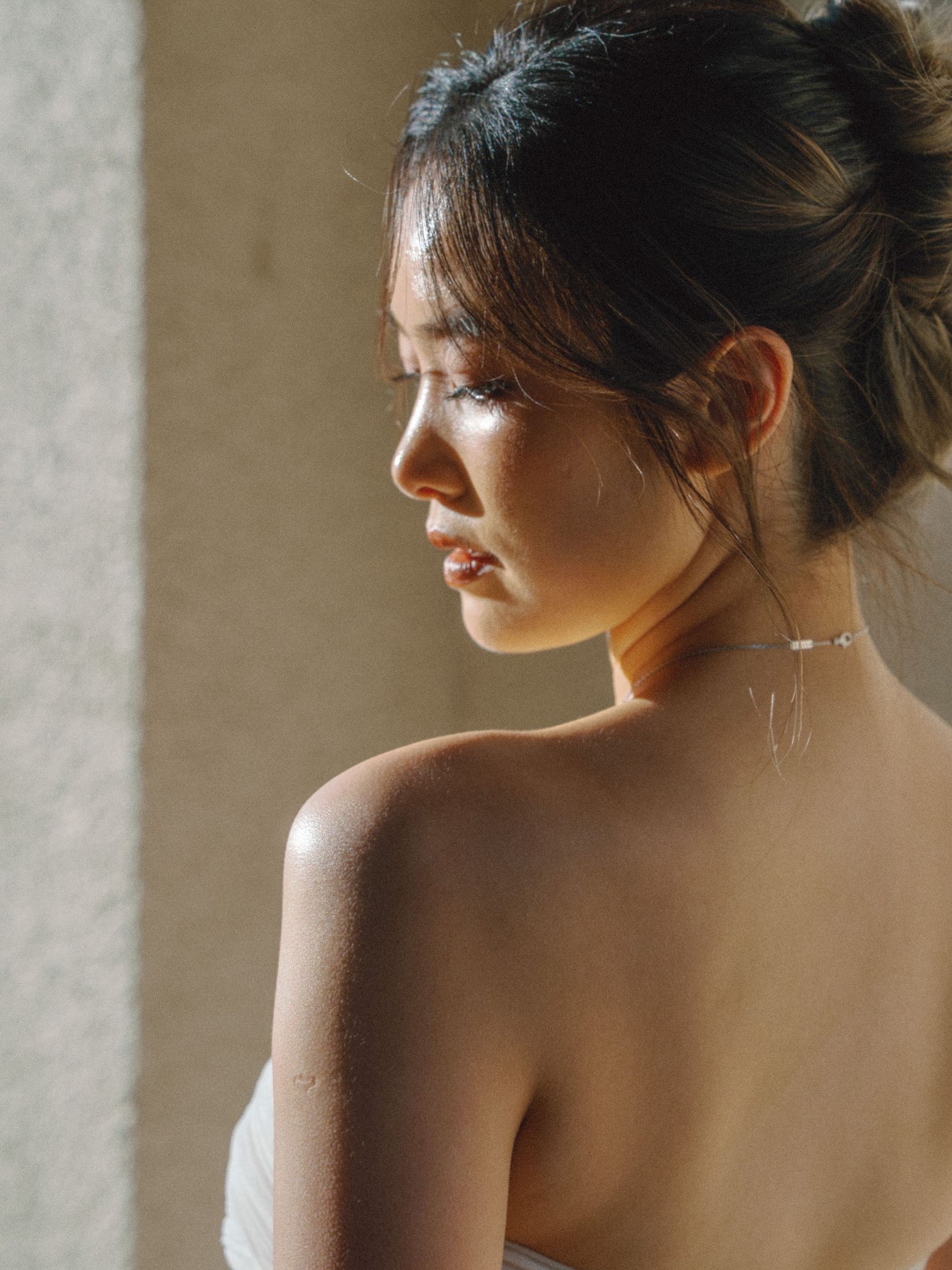 Asian bride in Montalvo in the San Francisco Bay Area, captured in a calm, film-inspired style; Mandarin, Cantonese, English.