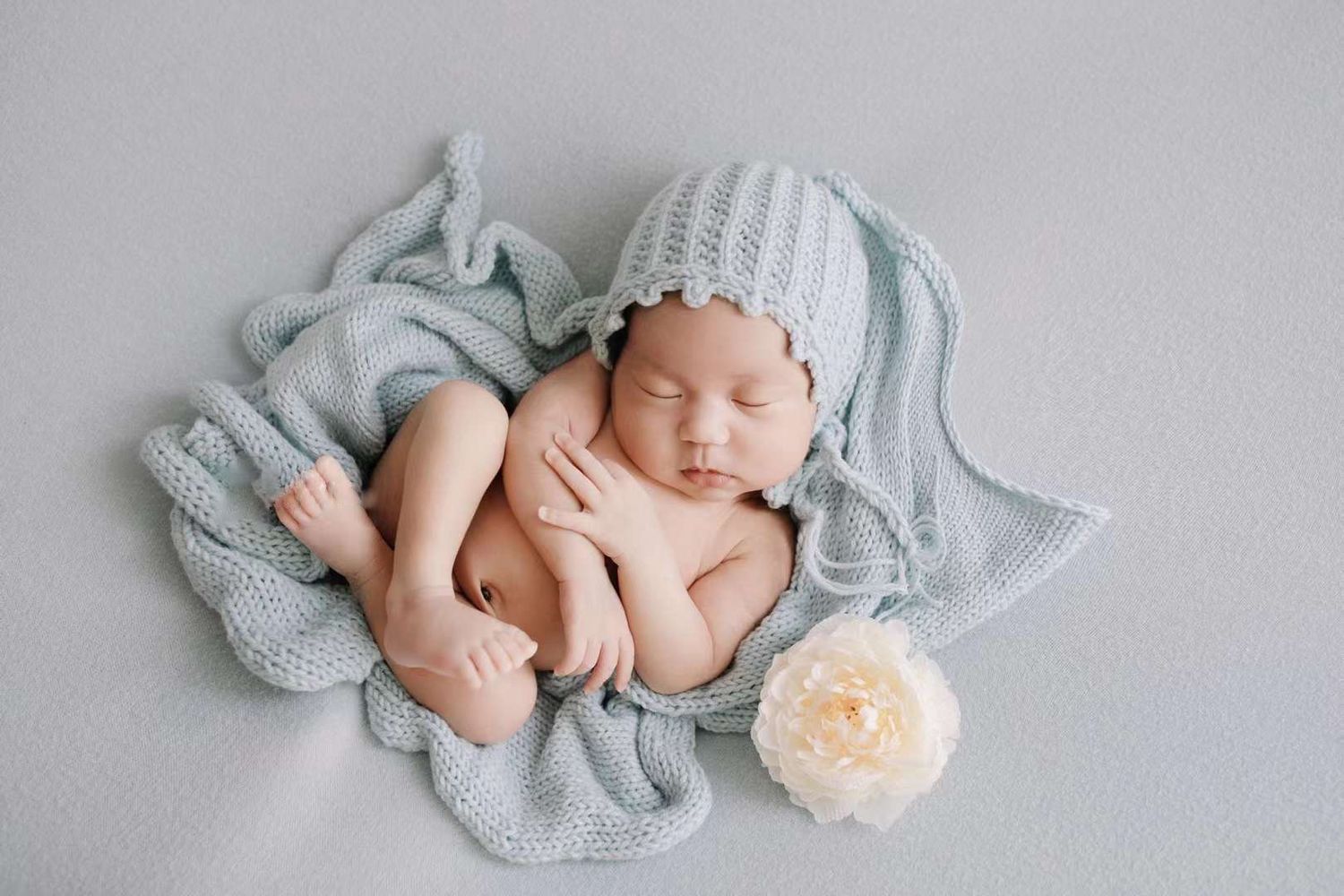 Calgary Newborn, Baby, Maternity, Milestone & Family Photography | 10+ Years Expertise | 100% Client Satisfaction