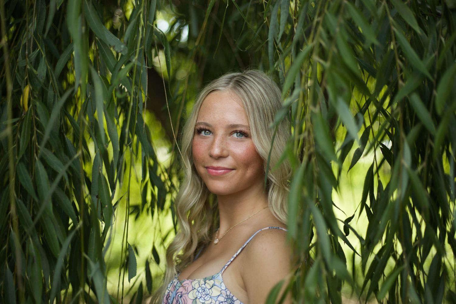 Senior portrait in willow tree headshot by MJoy Photos