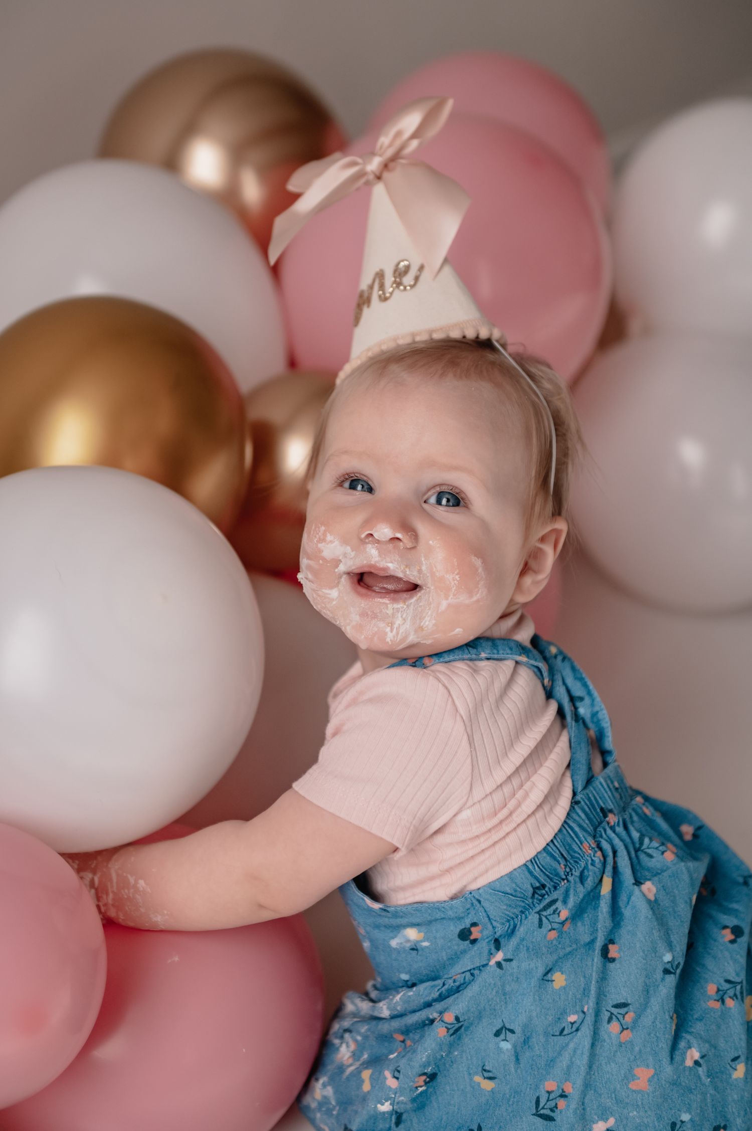 Worcester Ma first birthday cake smash photographer