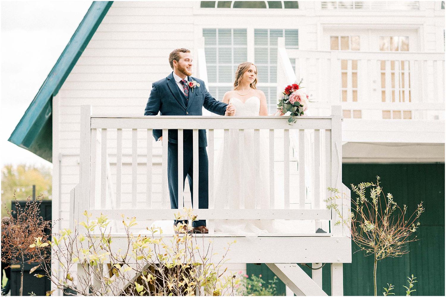 Elegant outdoor wedding photos featuring white colonial architecture and garden scenery.