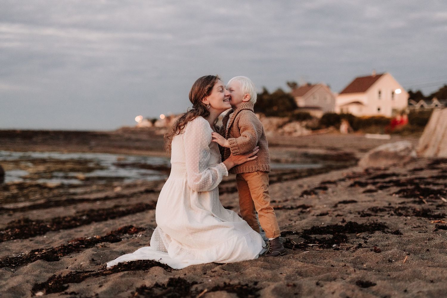 Famille, plage, coucher de soleil