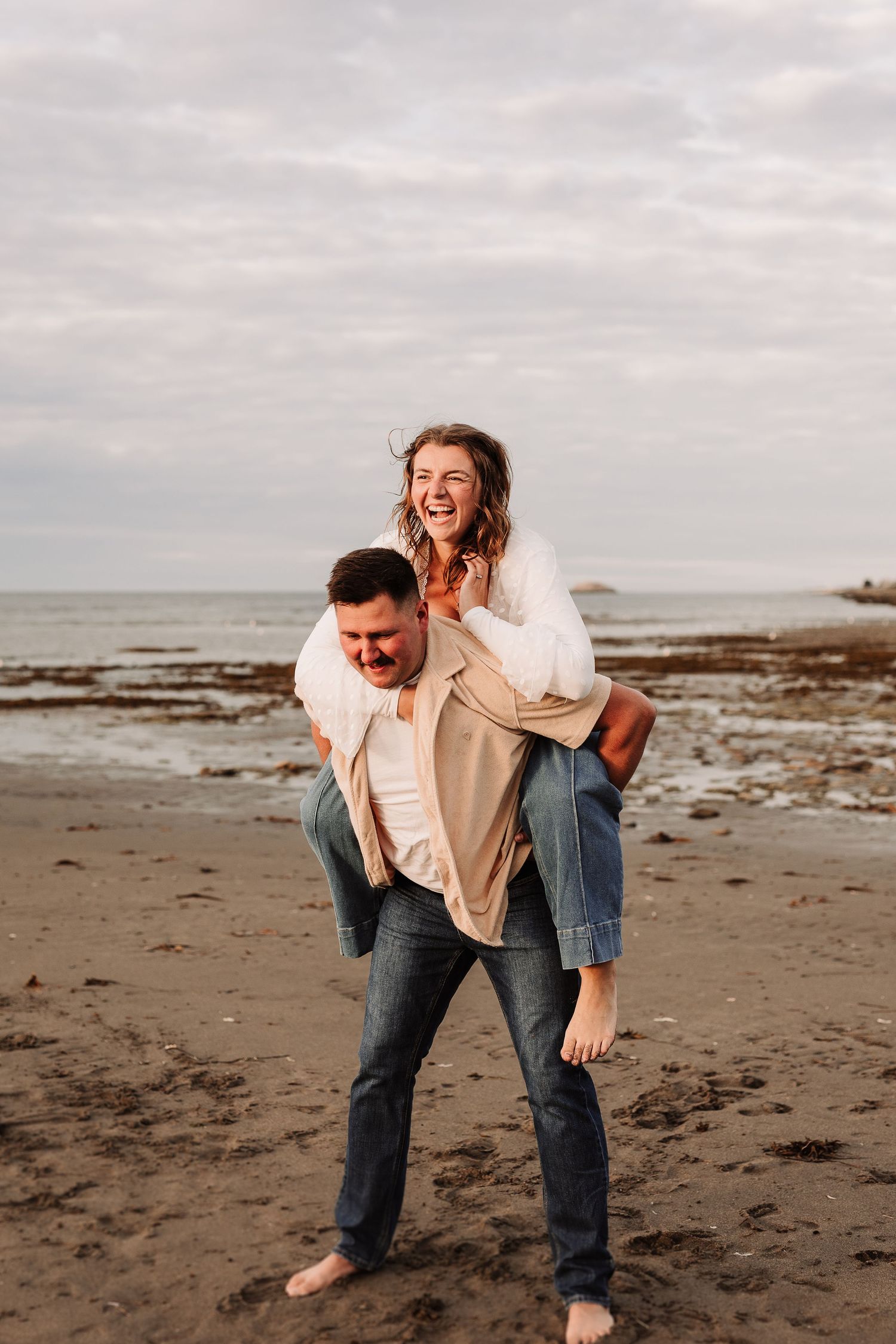 Famille, plage, coucher de soleil, couple