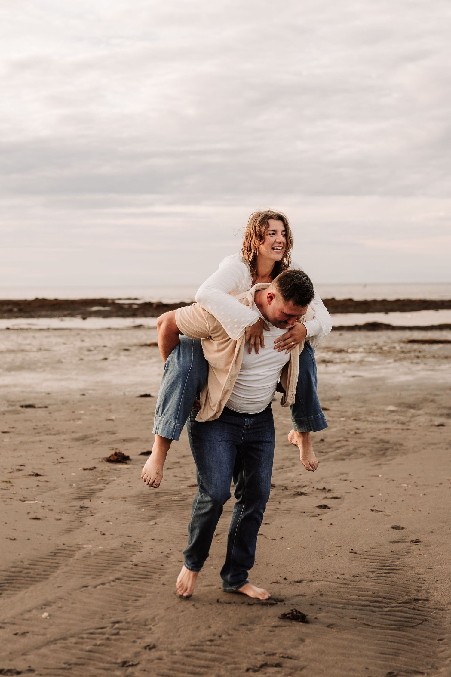 Famille, plage, coucher de soleil, couple