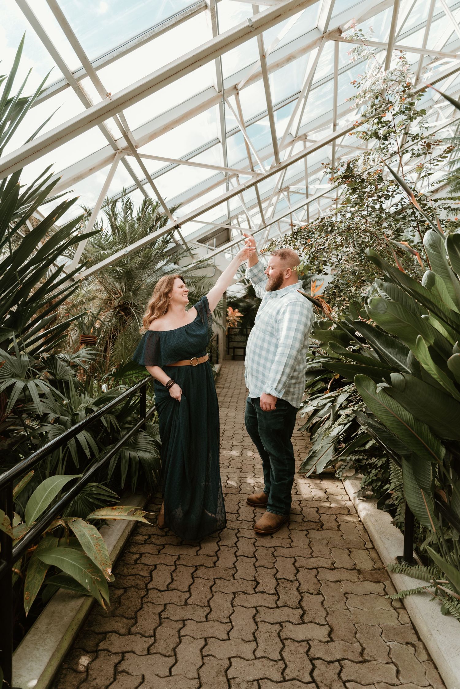 An engagement session at Foellinger-Freimann Botanical Conservatory in Fort Wayne, Indiana