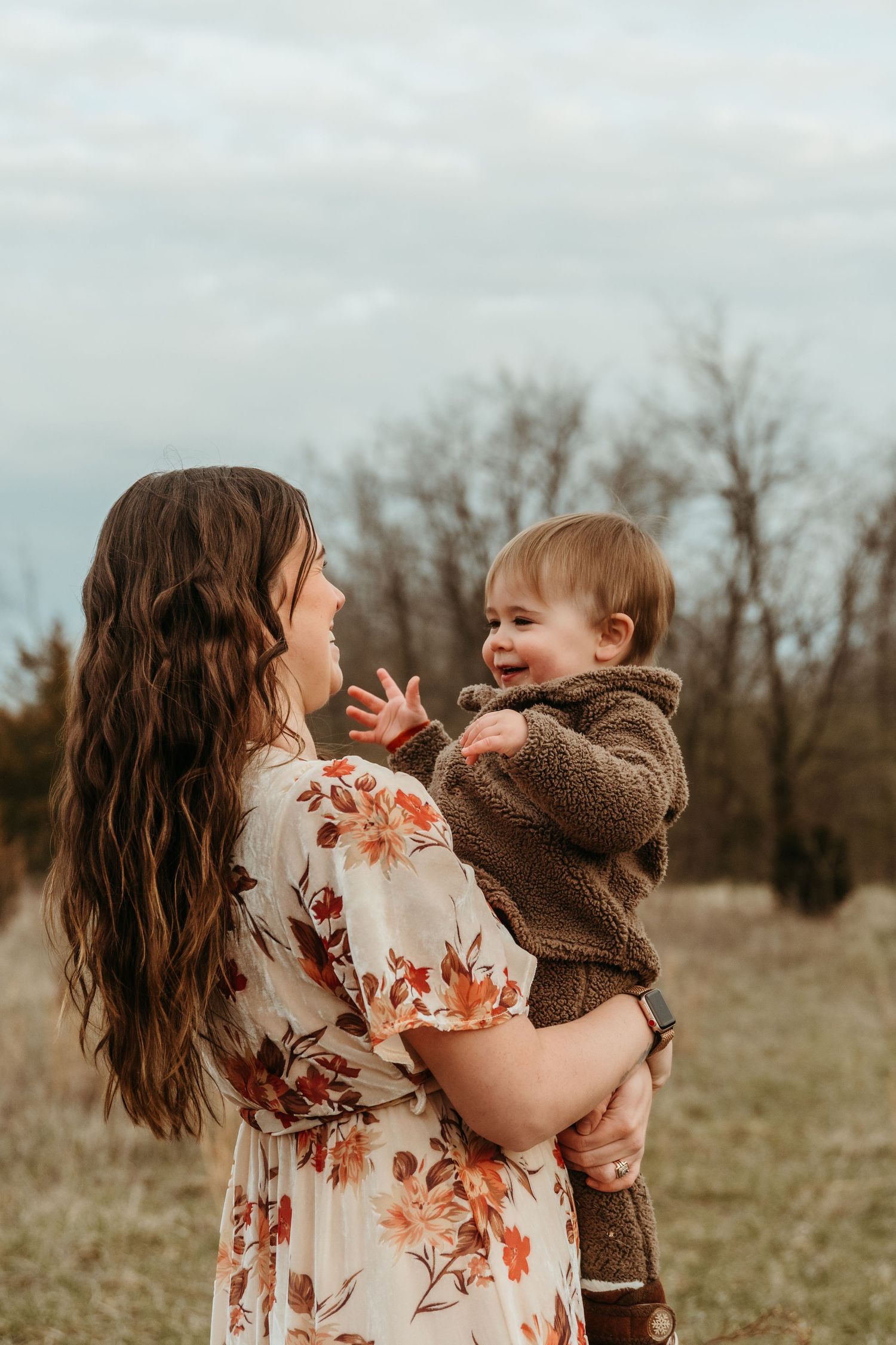 A mommy and me session at Fairfield Lakes Park in Lafayette, Indiana