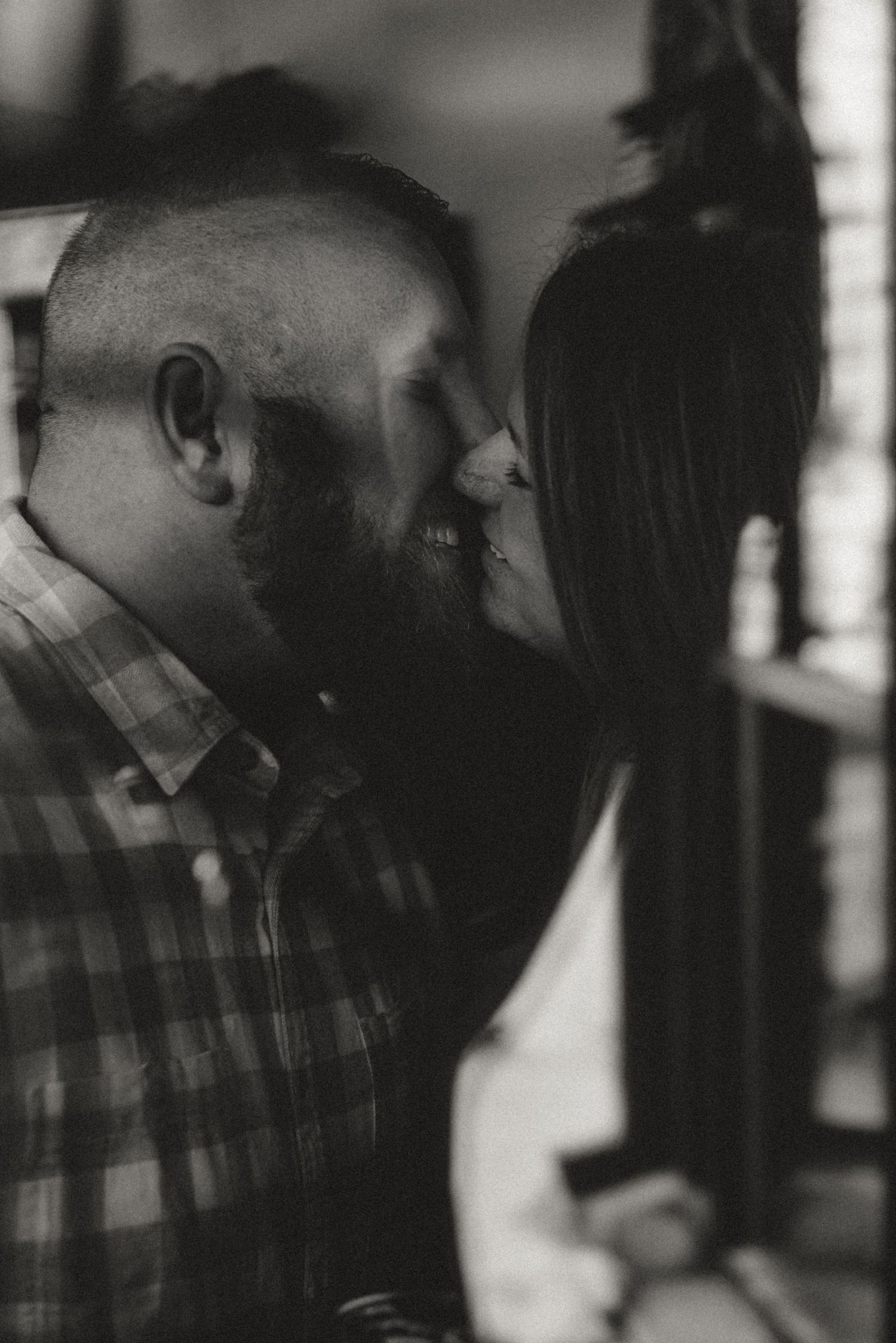An engagement session at Foellinger-Freimann Botanical Conservatory in Fort Wayne, Indiana