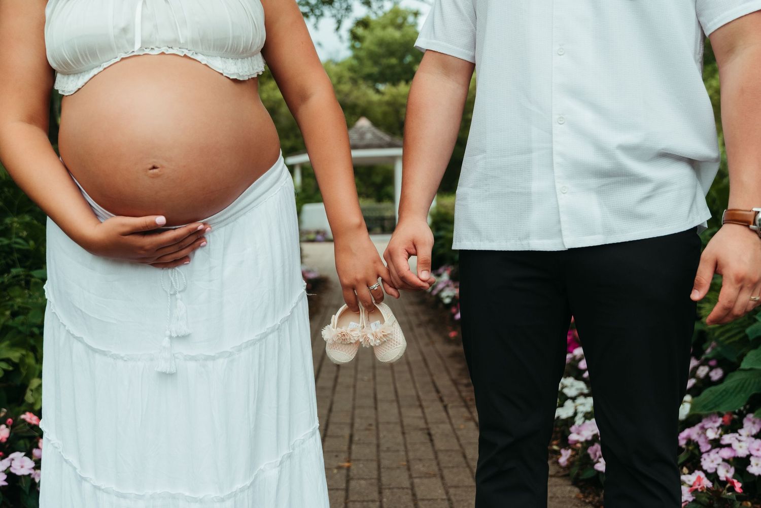 A maternity session at Ogden Gardens Park in Valparaiso, Indiana